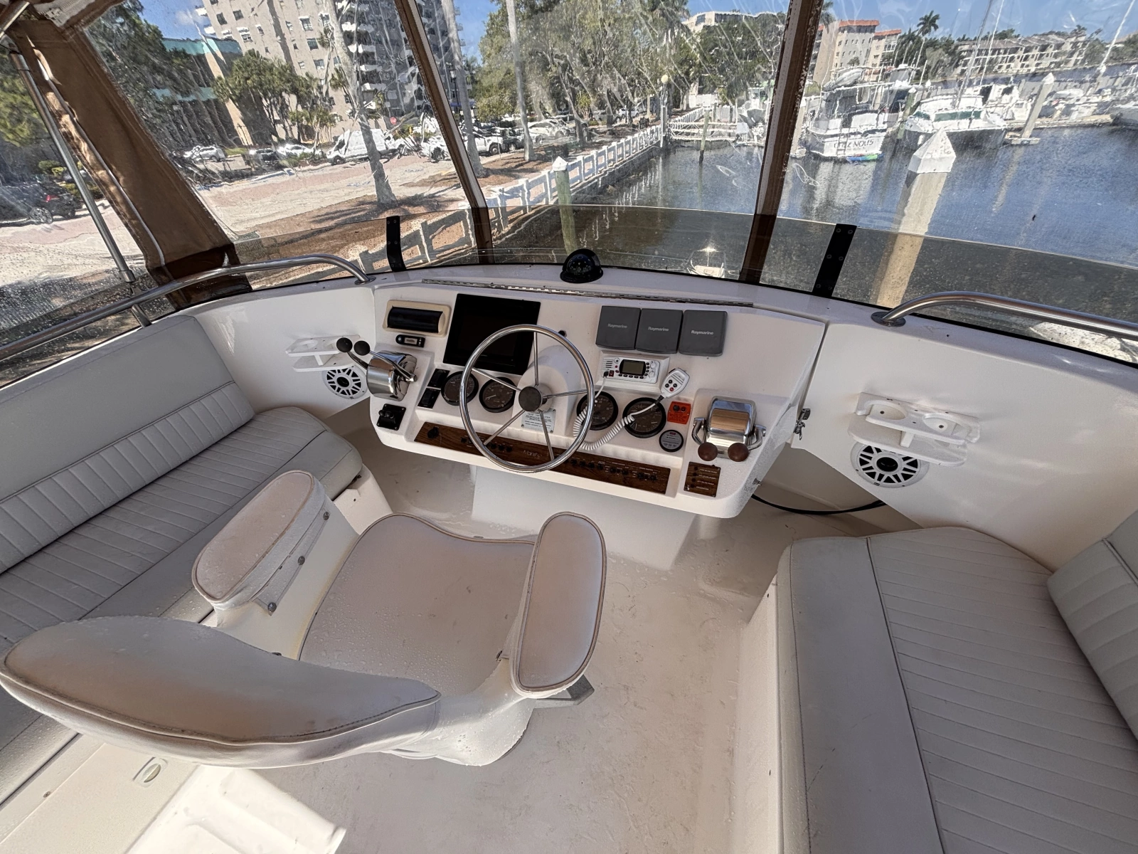 2003 Mainship 390 Trawler