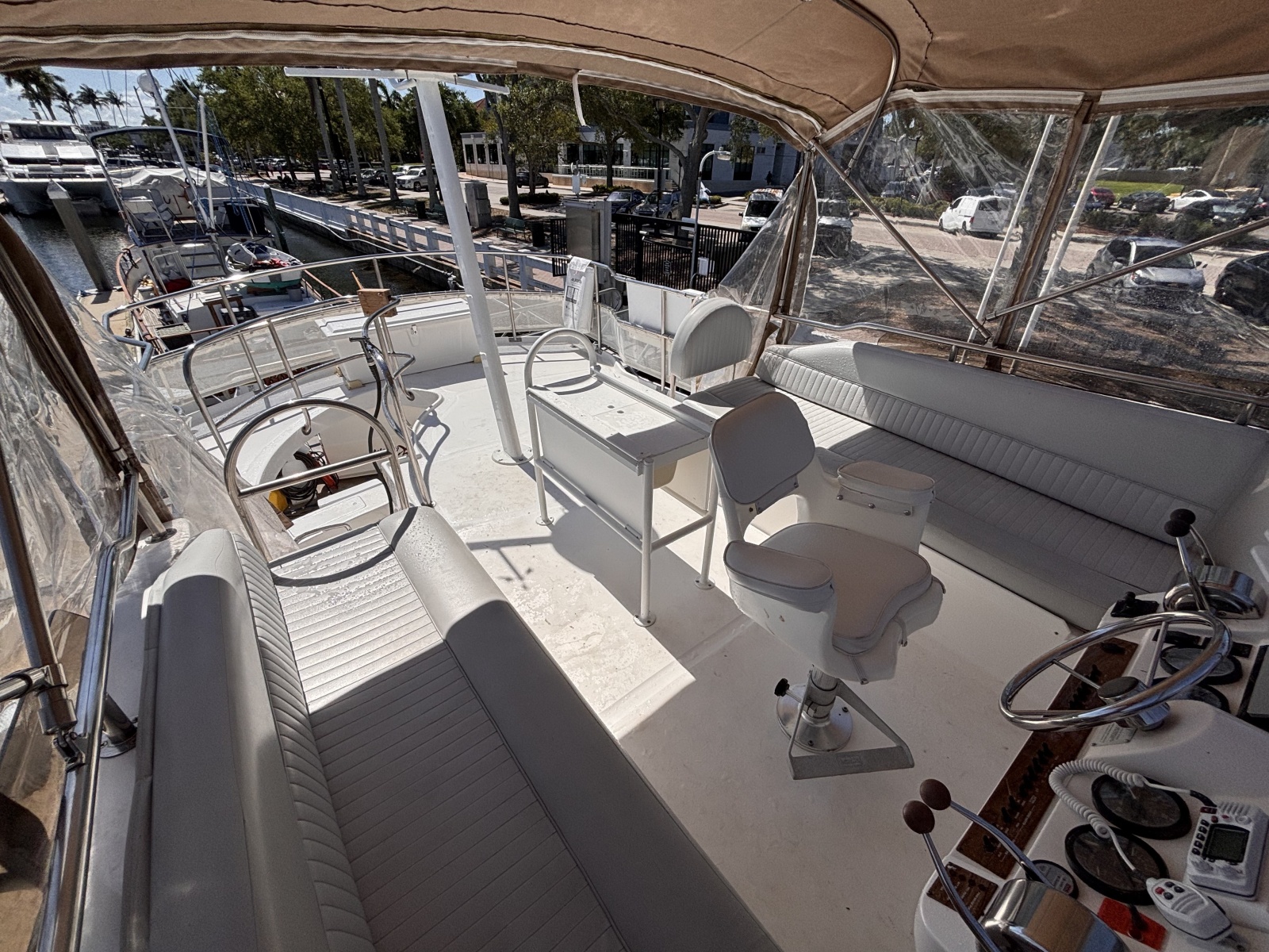 2003 Mainship 390 Trawler