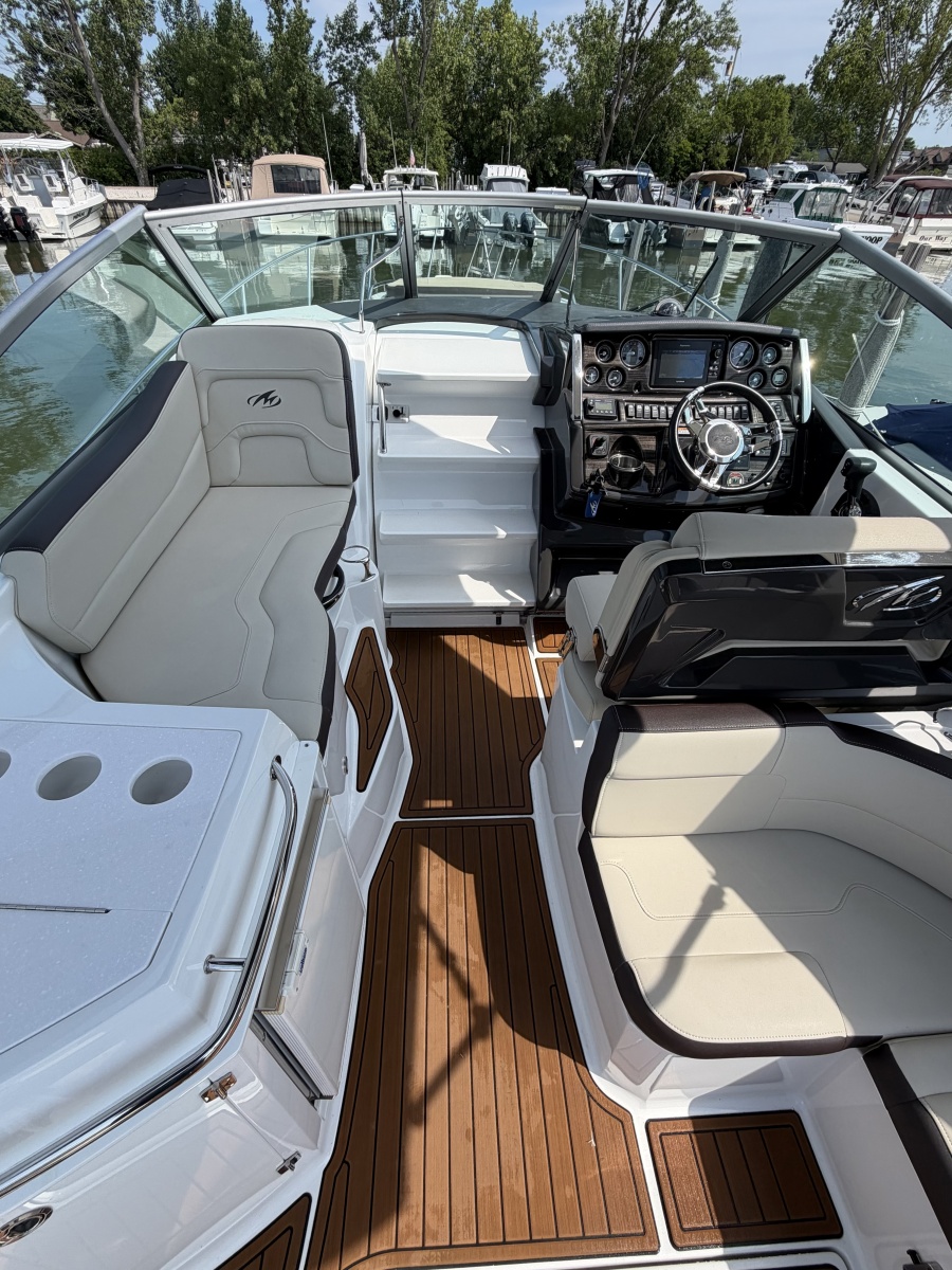 2017 Monterey 295 SY