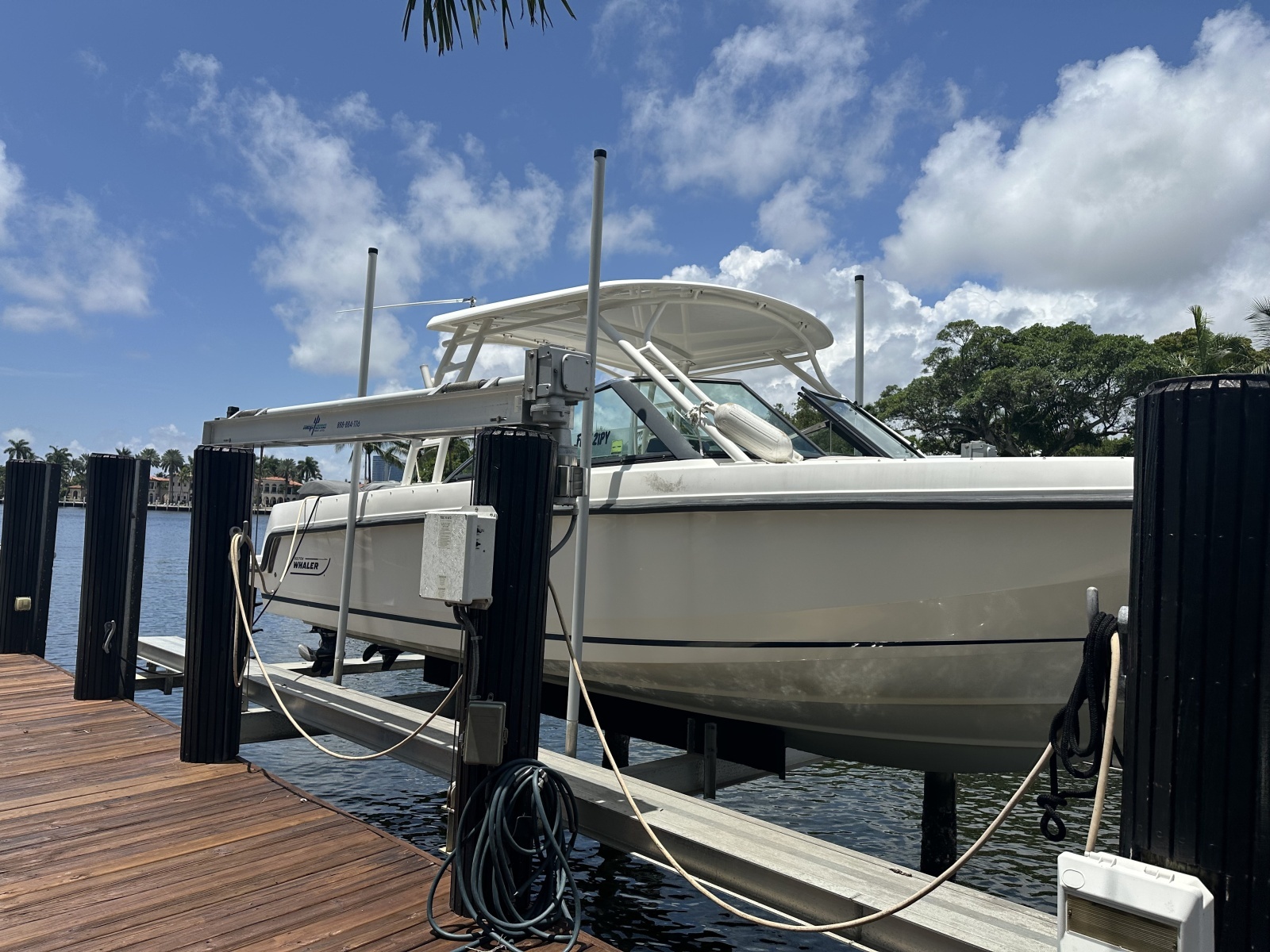 2015 Boston Whaler 