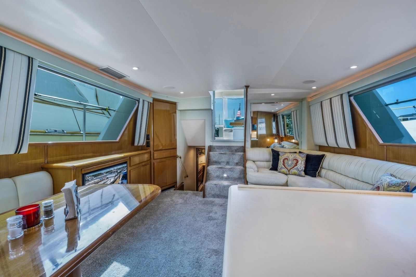1999 Viking Cockpit Sport Yacht