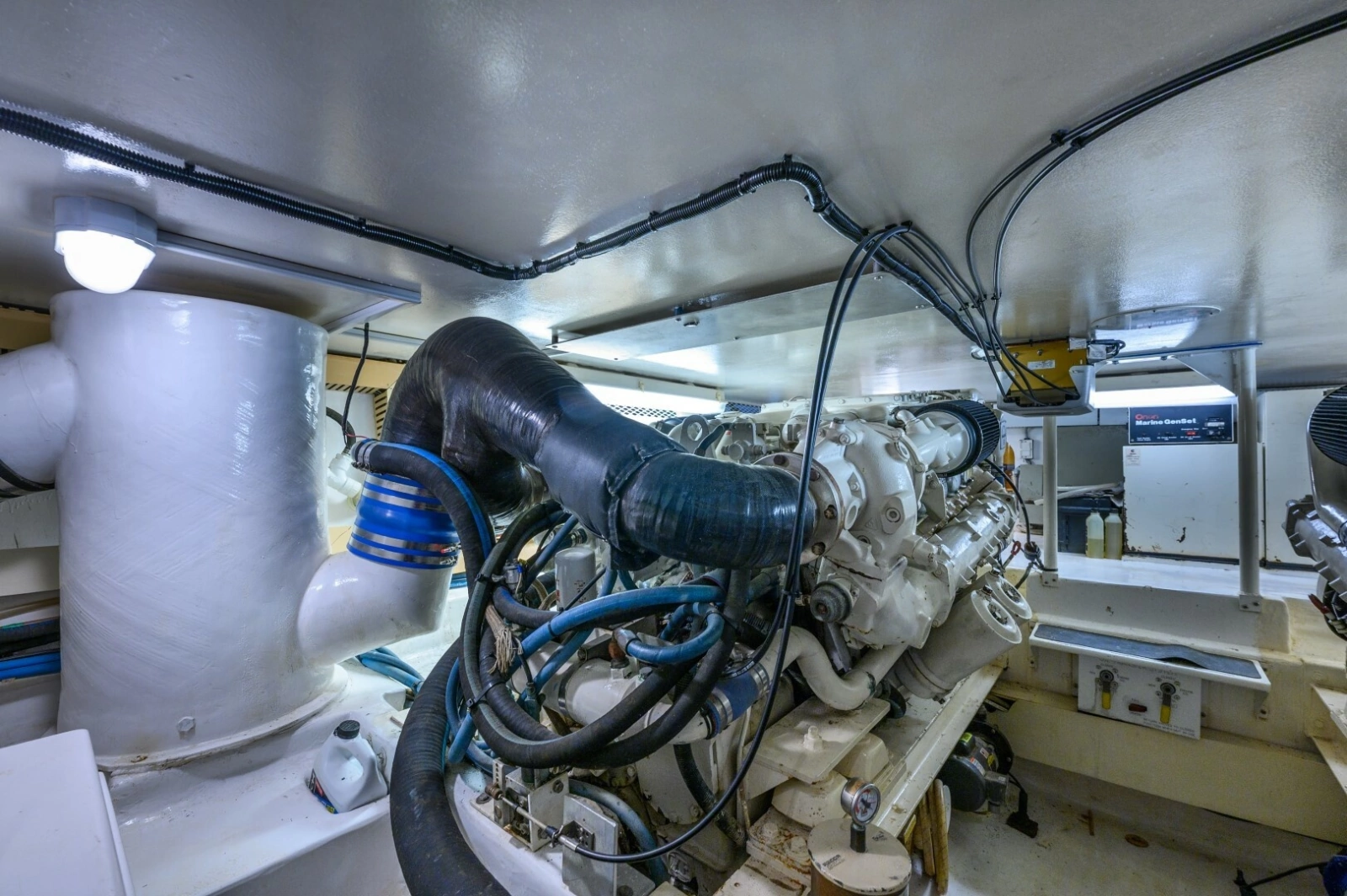 1999 Viking Cockpit Sport Yacht