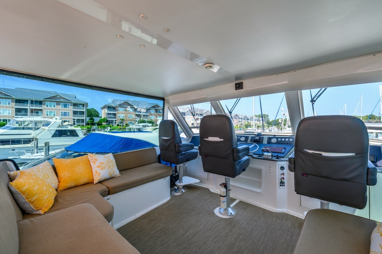 1999 Viking Cockpit Sport Yacht