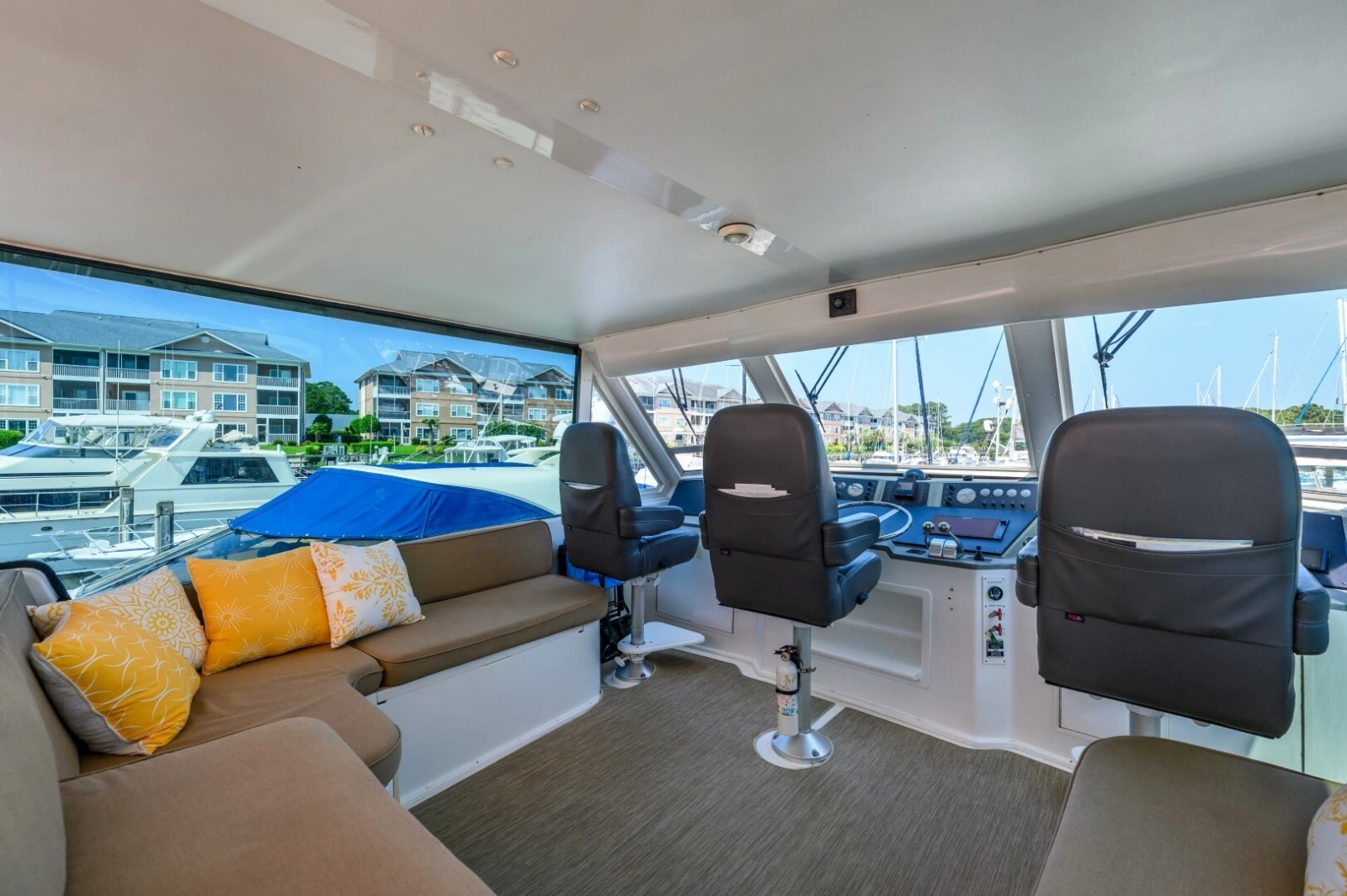 1999 Viking Cockpit Sport Yacht