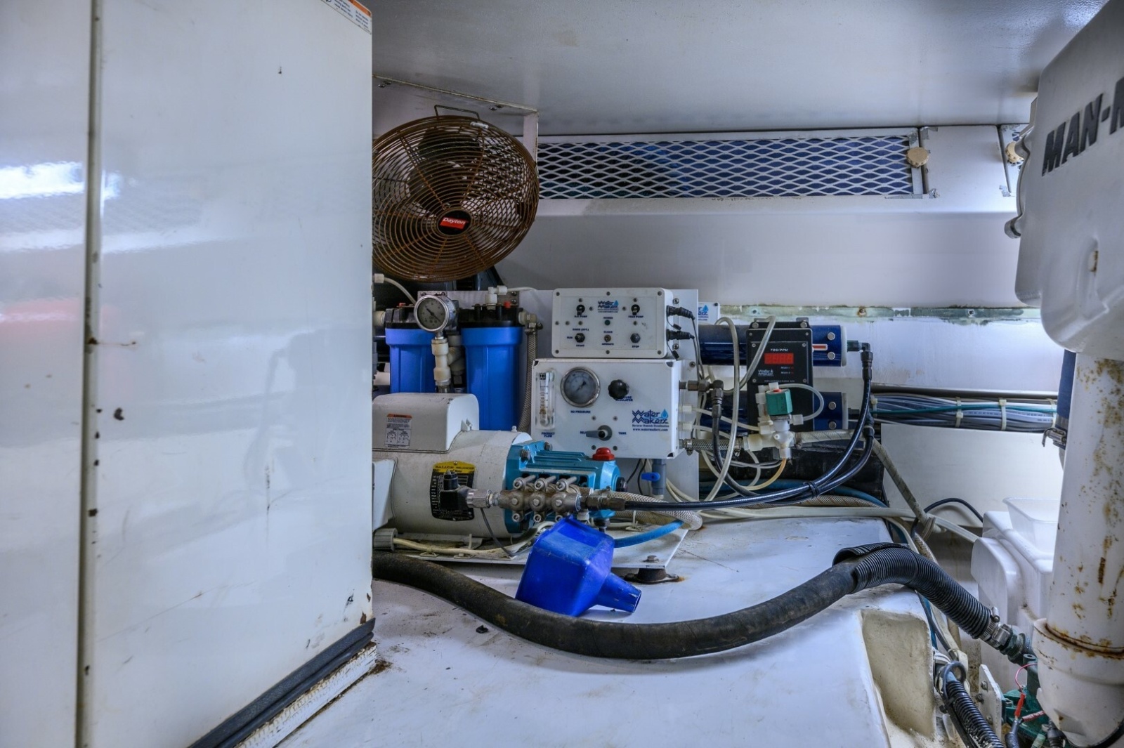 1999 Viking Cockpit Sport Yacht