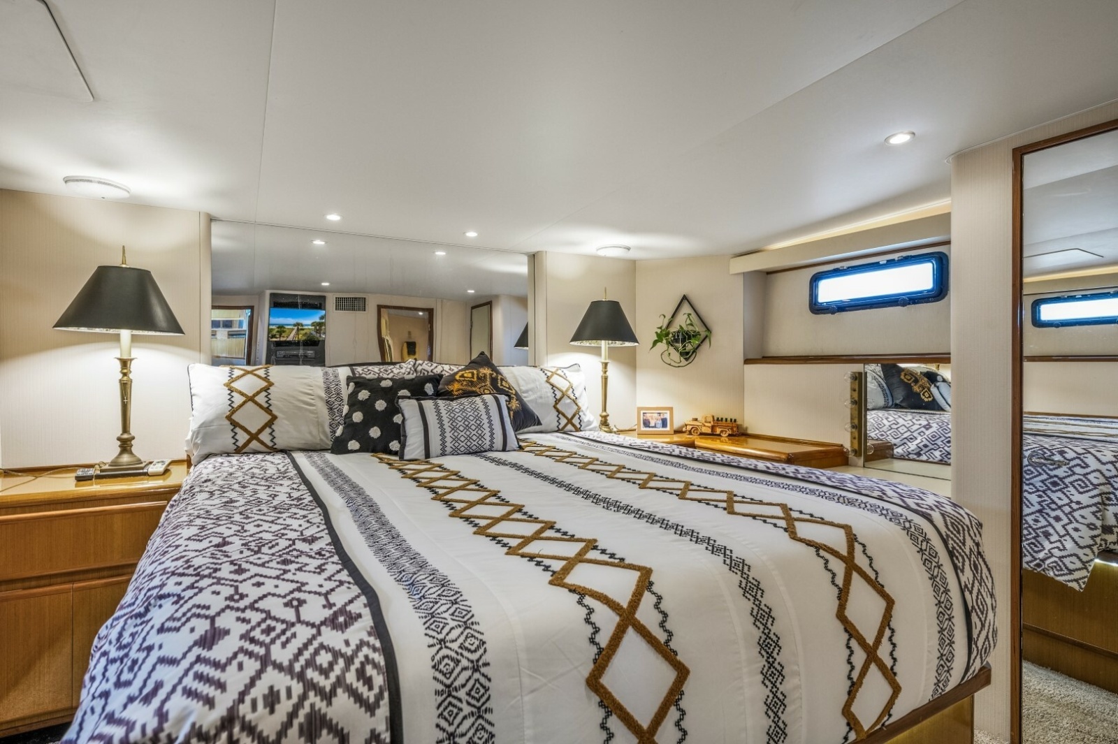 1999 Viking Cockpit Sport Yacht