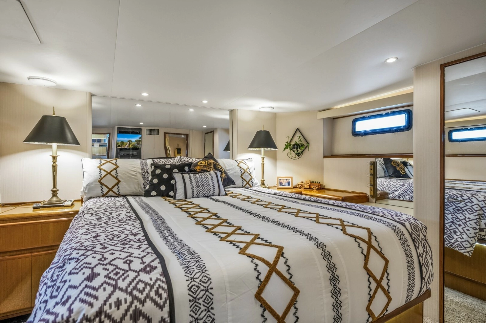 1999 Viking Cockpit Sport Yacht
