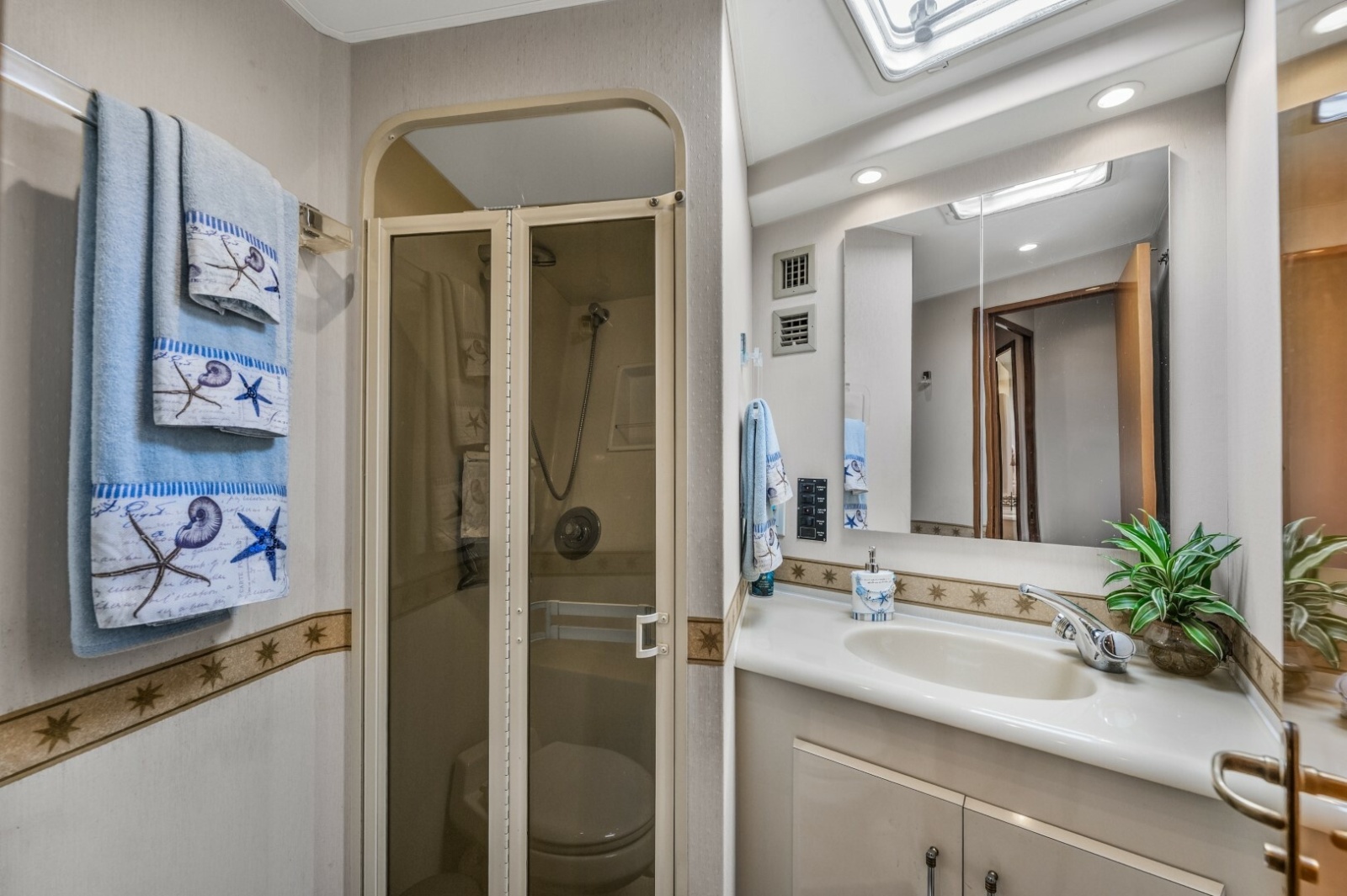 1999 Viking Cockpit Sport Yacht