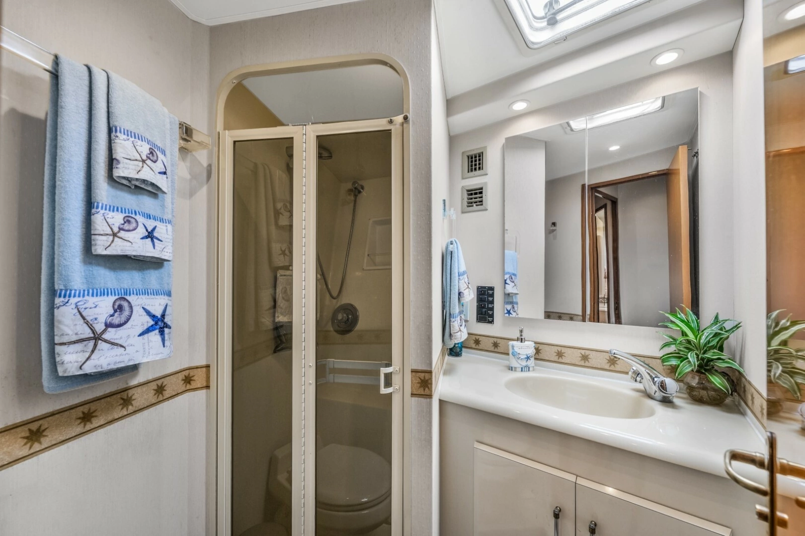 1999 Viking Cockpit Sport Yacht