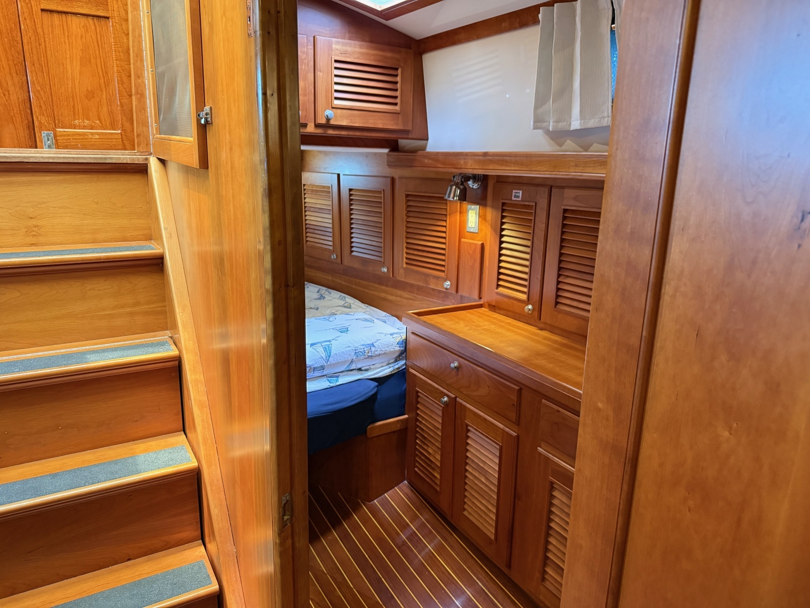 Aft Port Cabin