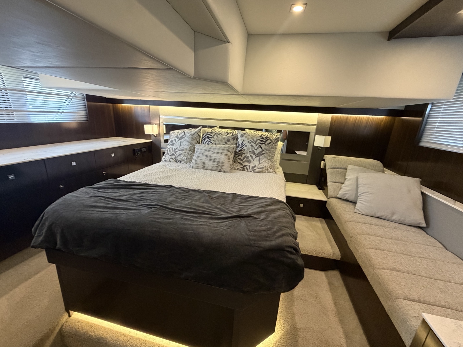2022 Cruisers 46 Cantius