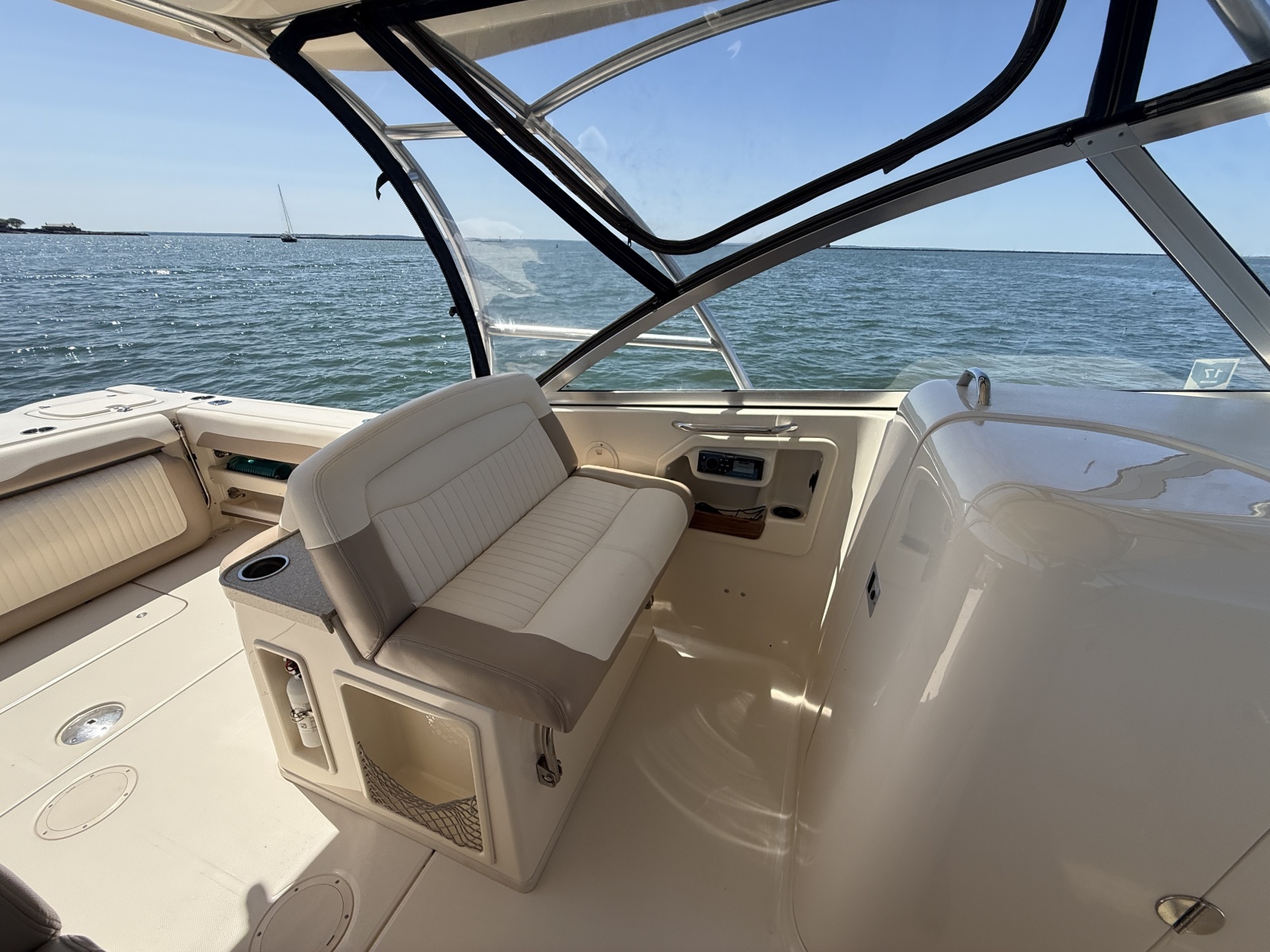 2014 Grady-White 307 Freedom