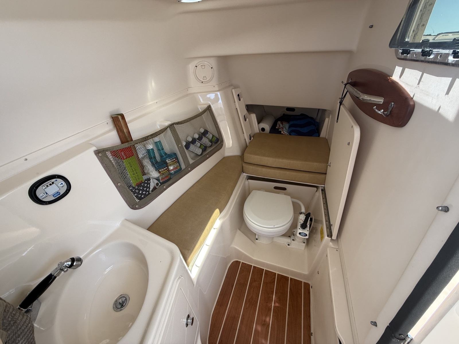 2014 Grady-White 307 Freedom