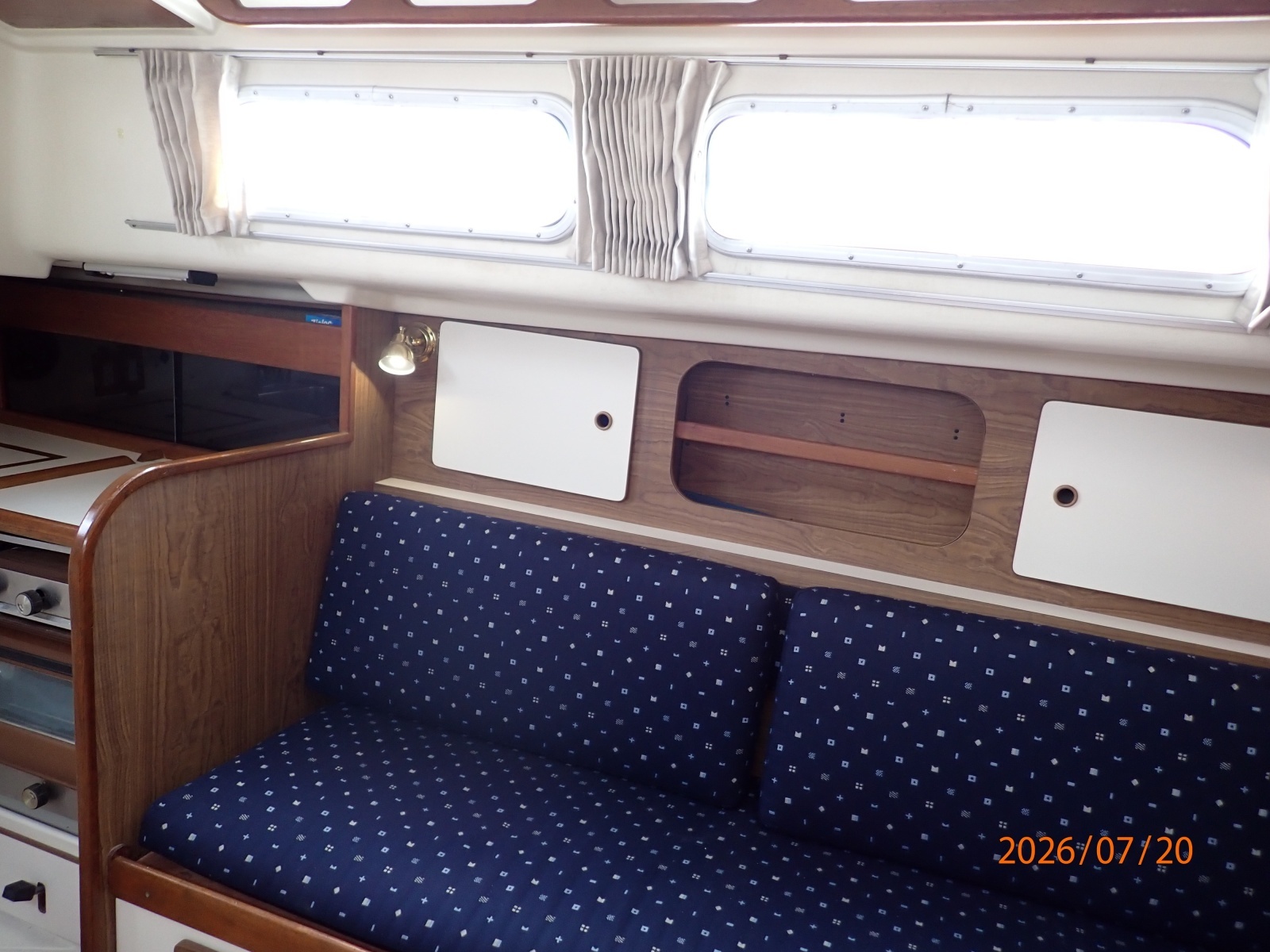 35' Pearson salon port