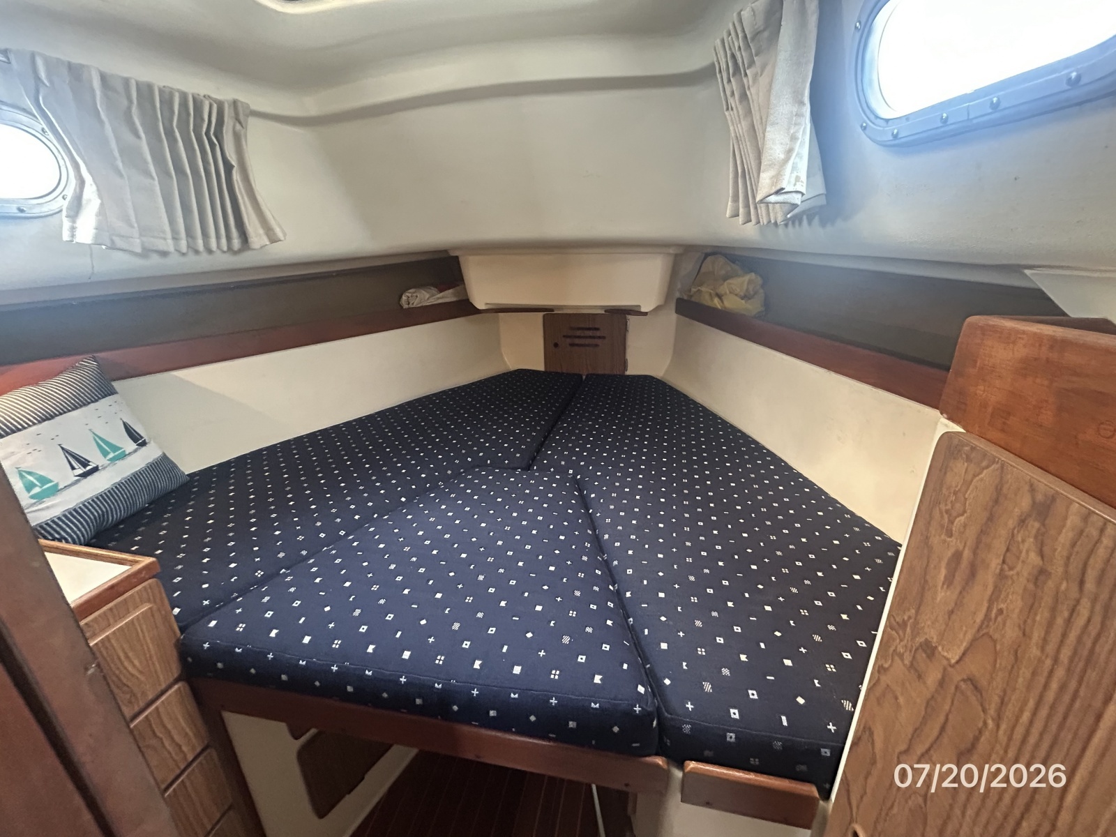 35' Pearson stateroom2