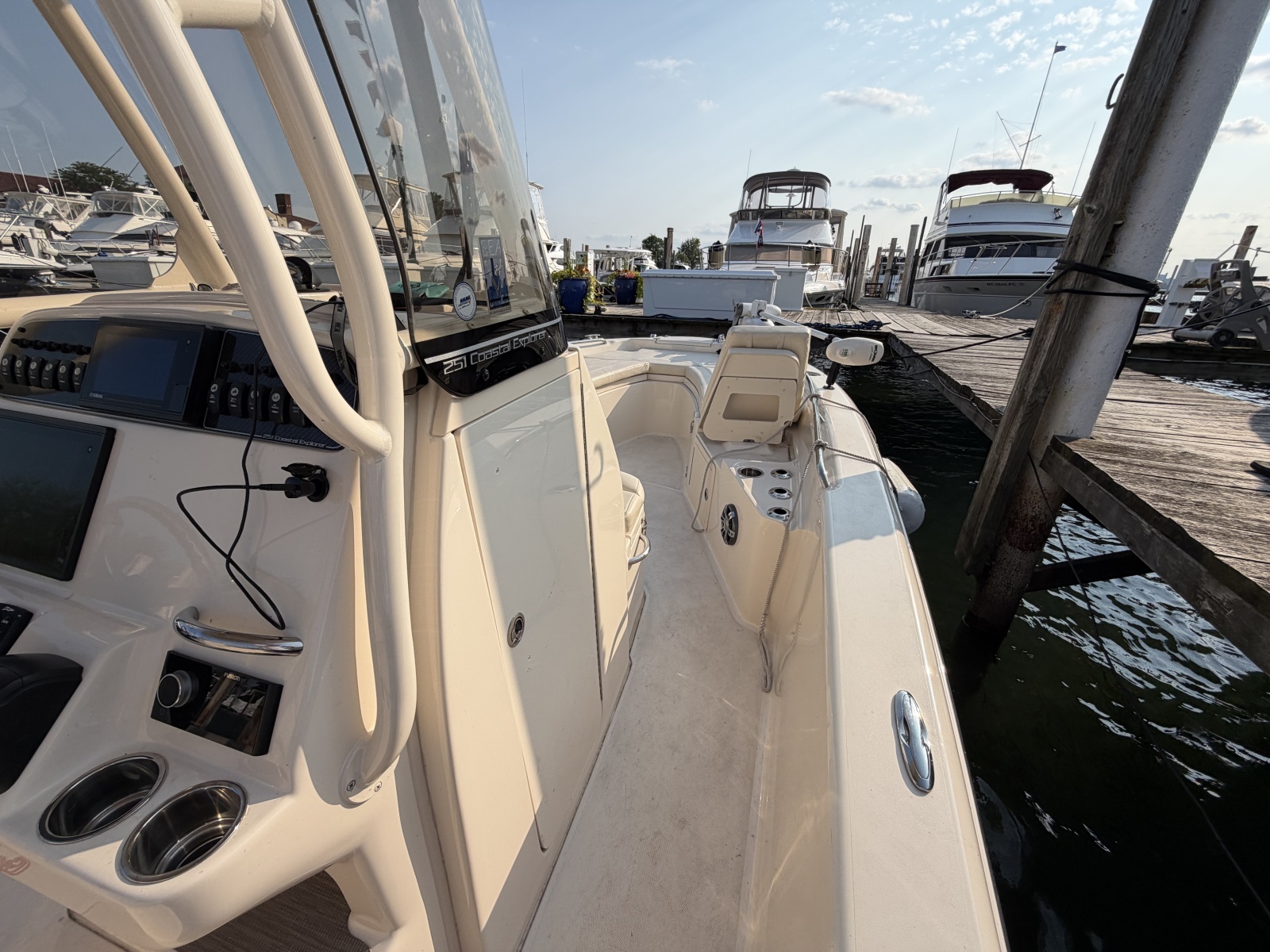 2022 Grady-White 251 Coastal Explorer