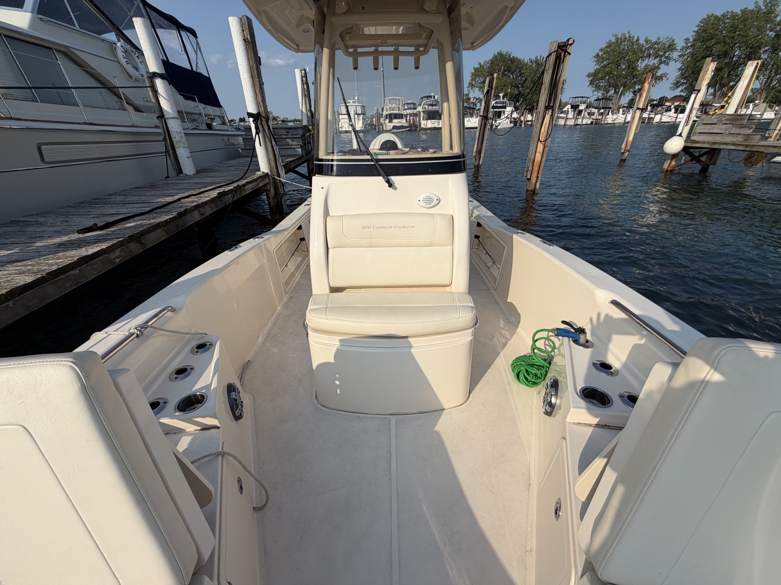 2022 Grady-White 251 Coastal Explorer