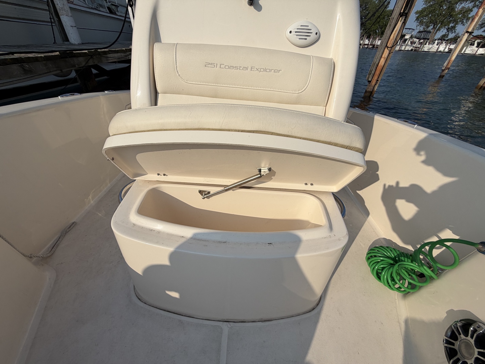 2022 Grady-White 251 Coastal Explorer