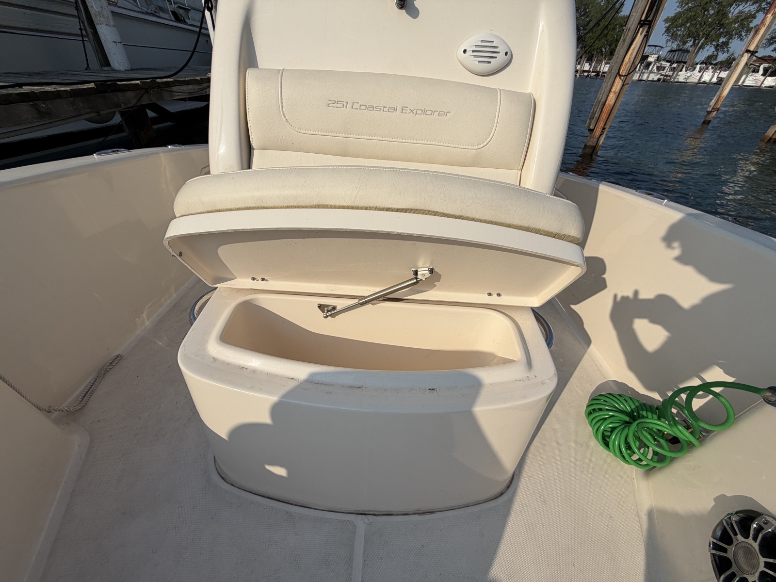 2022 Grady-White 251 Coastal Explorer