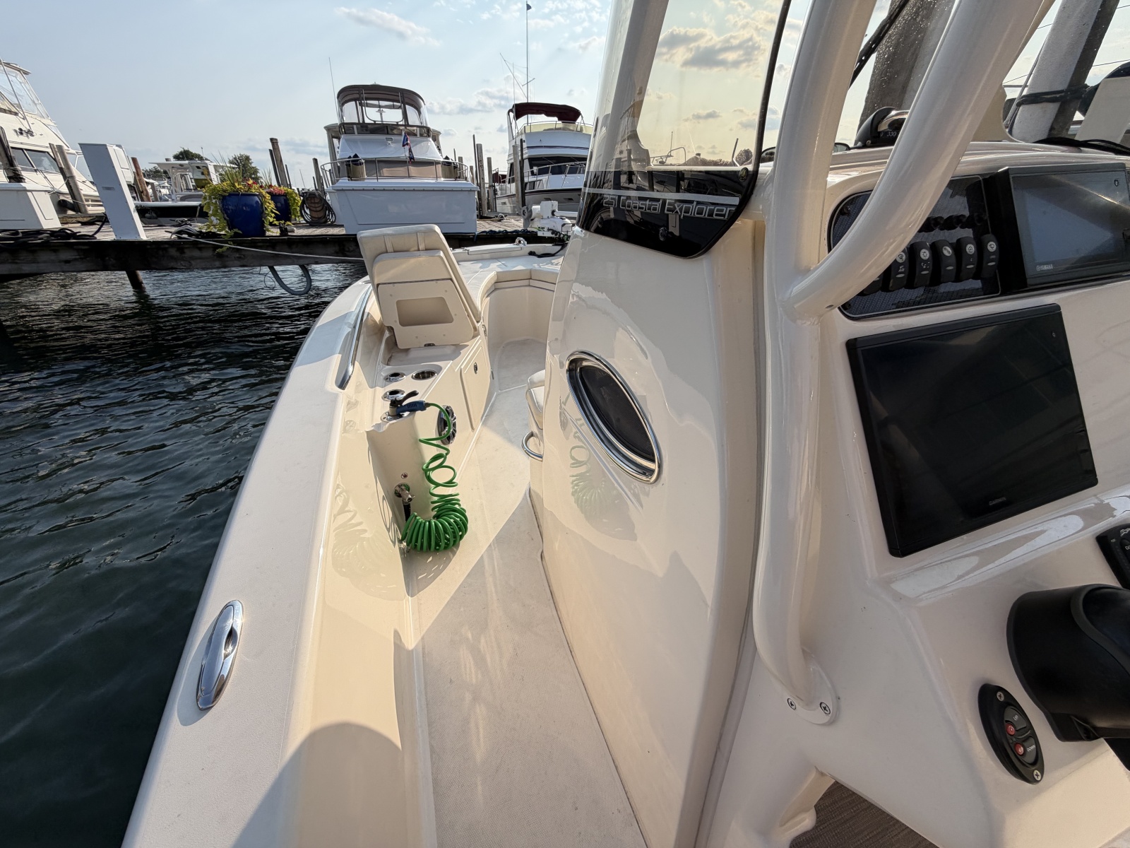 2022 Grady-White 251 Coastal Explorer
