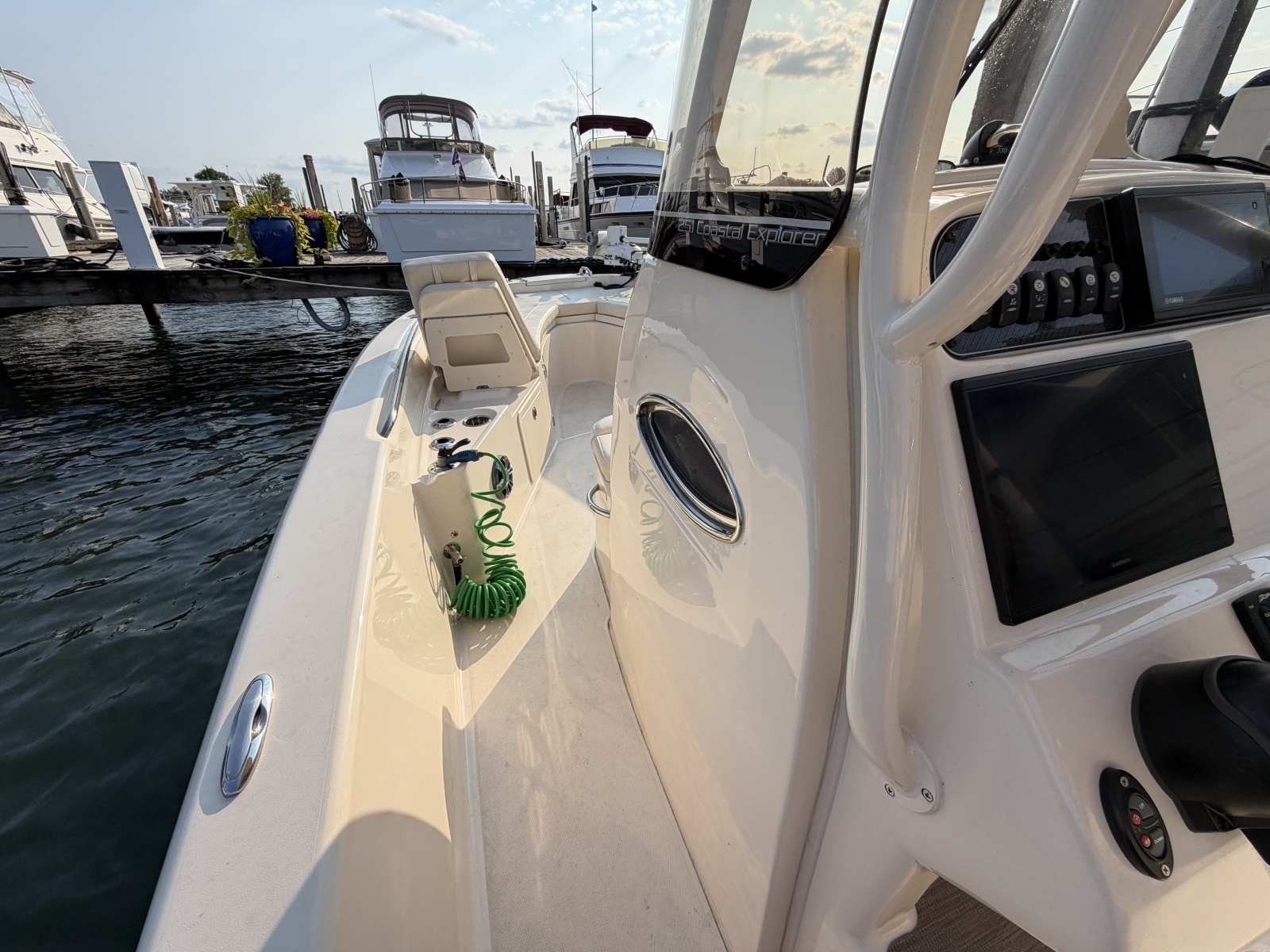2022 Grady-White 251 Coastal Explorer