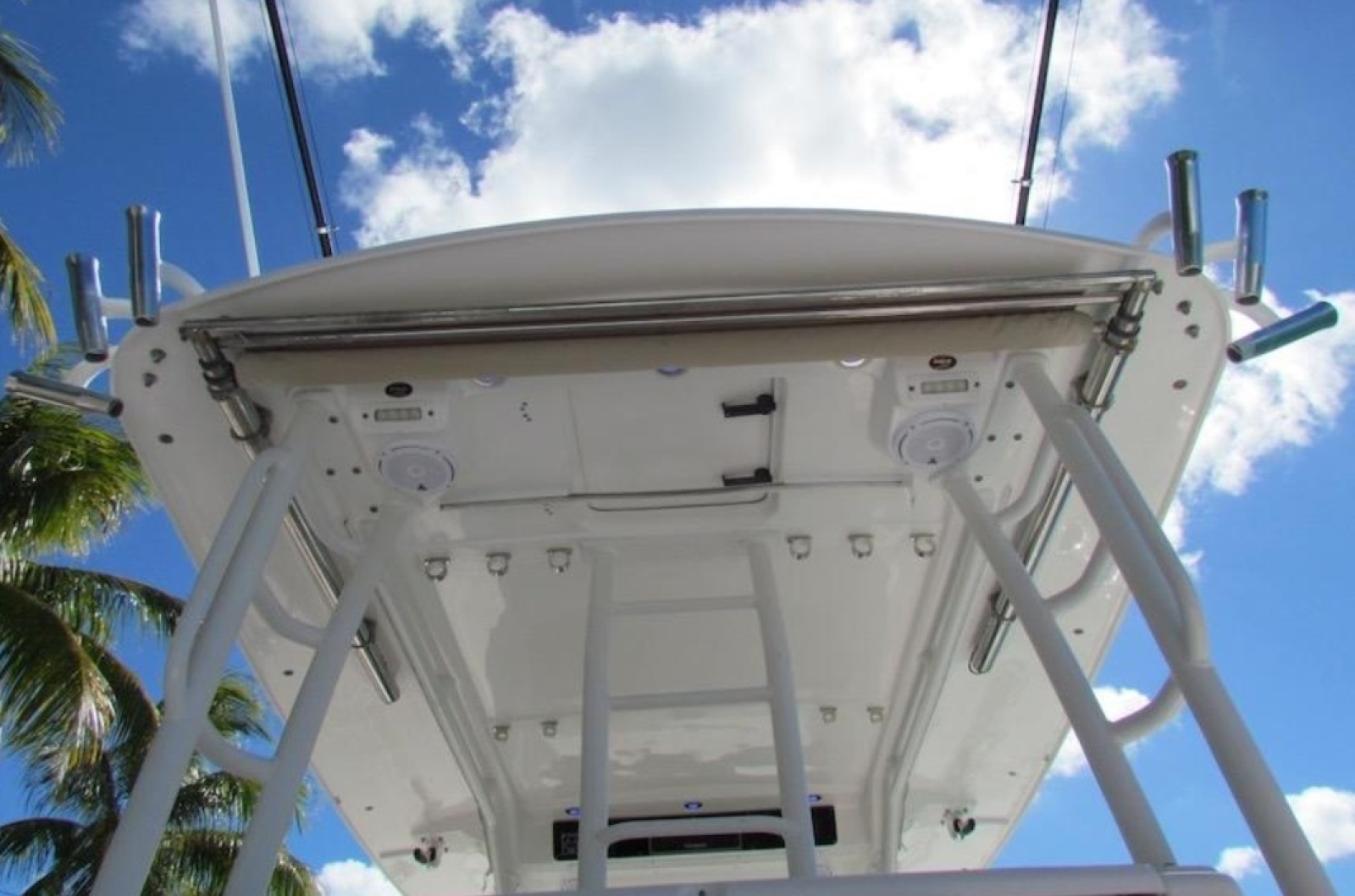 2016 Everglades 435 Center Console