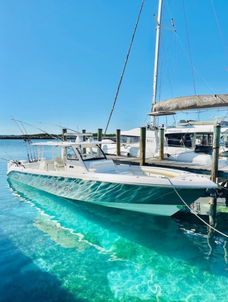 2016 Everglades 435 Center Console