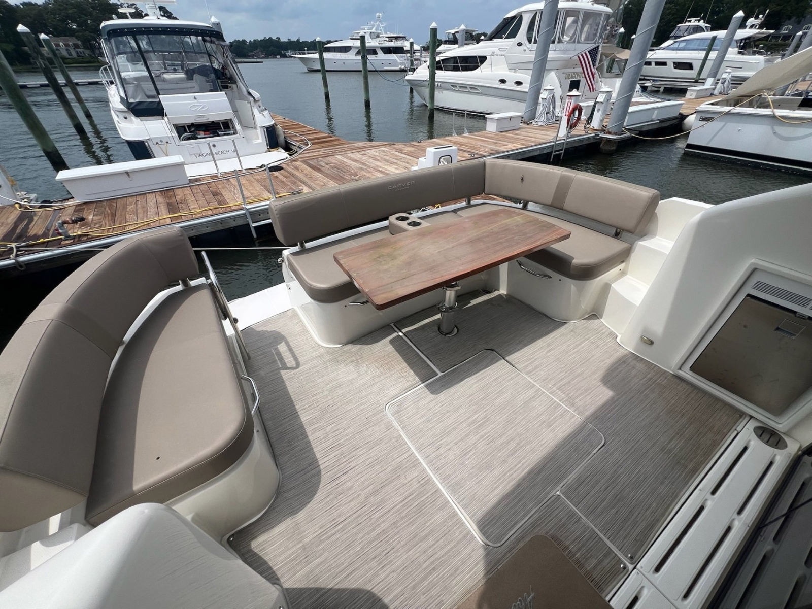 2019 Carver C37
