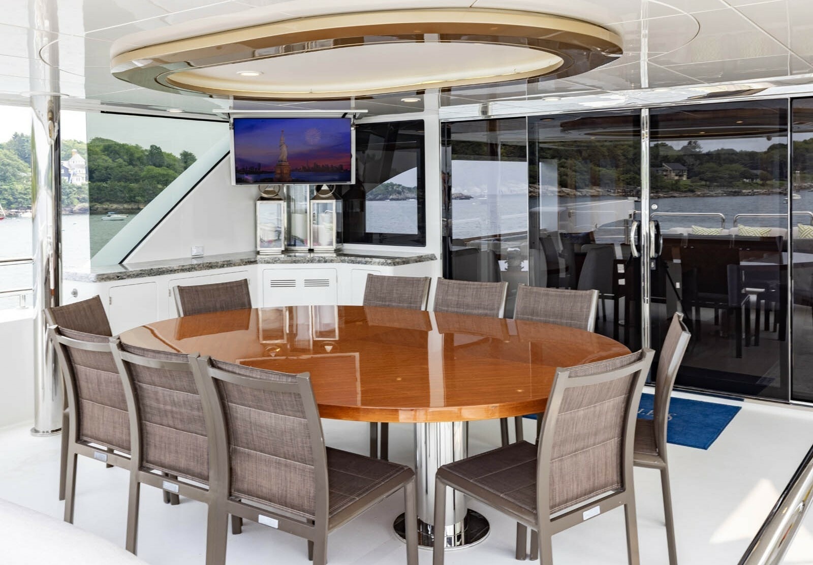 Bridge Deck Dining