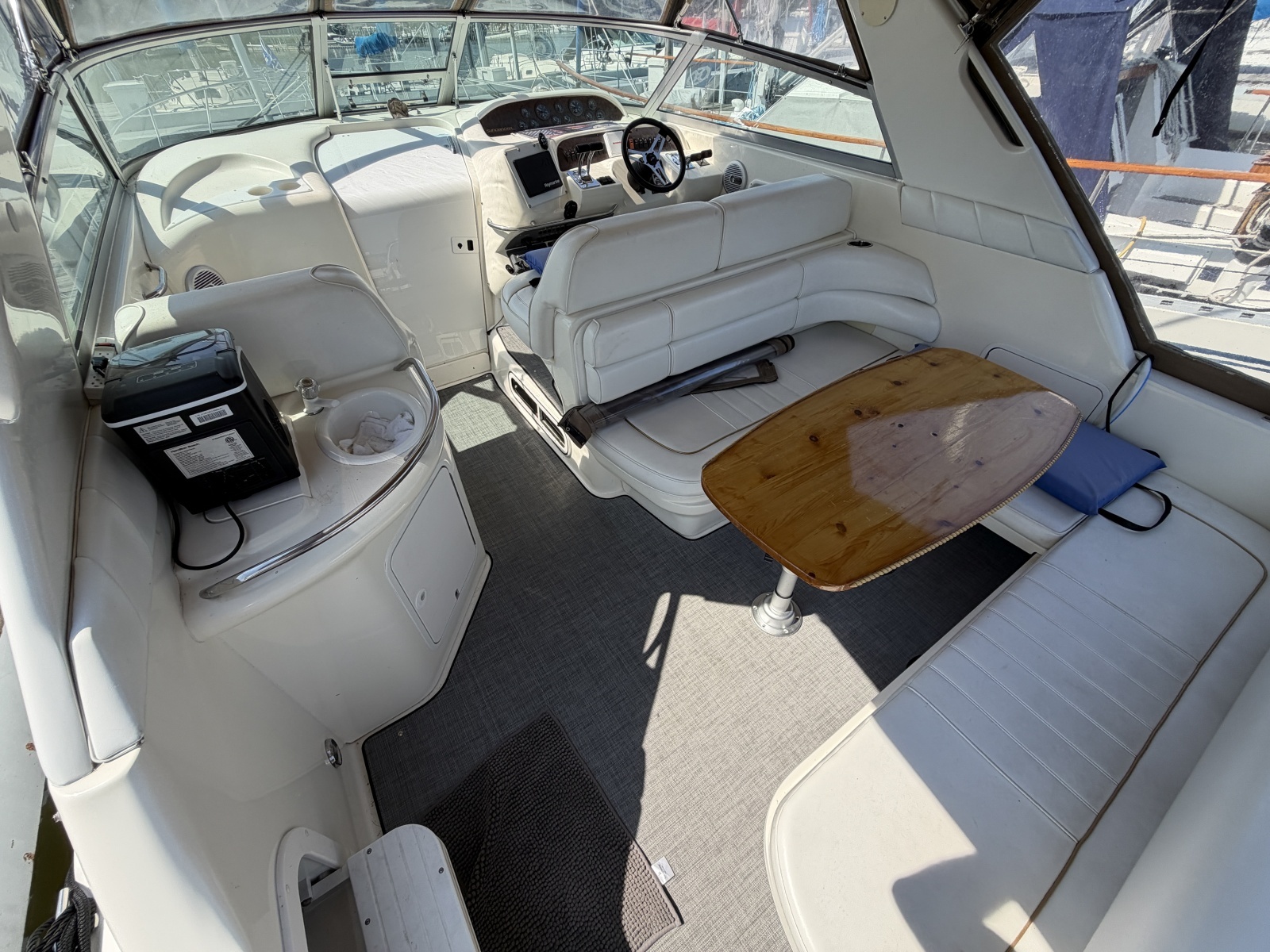 1996 Sea Ray 330 Sundancer
