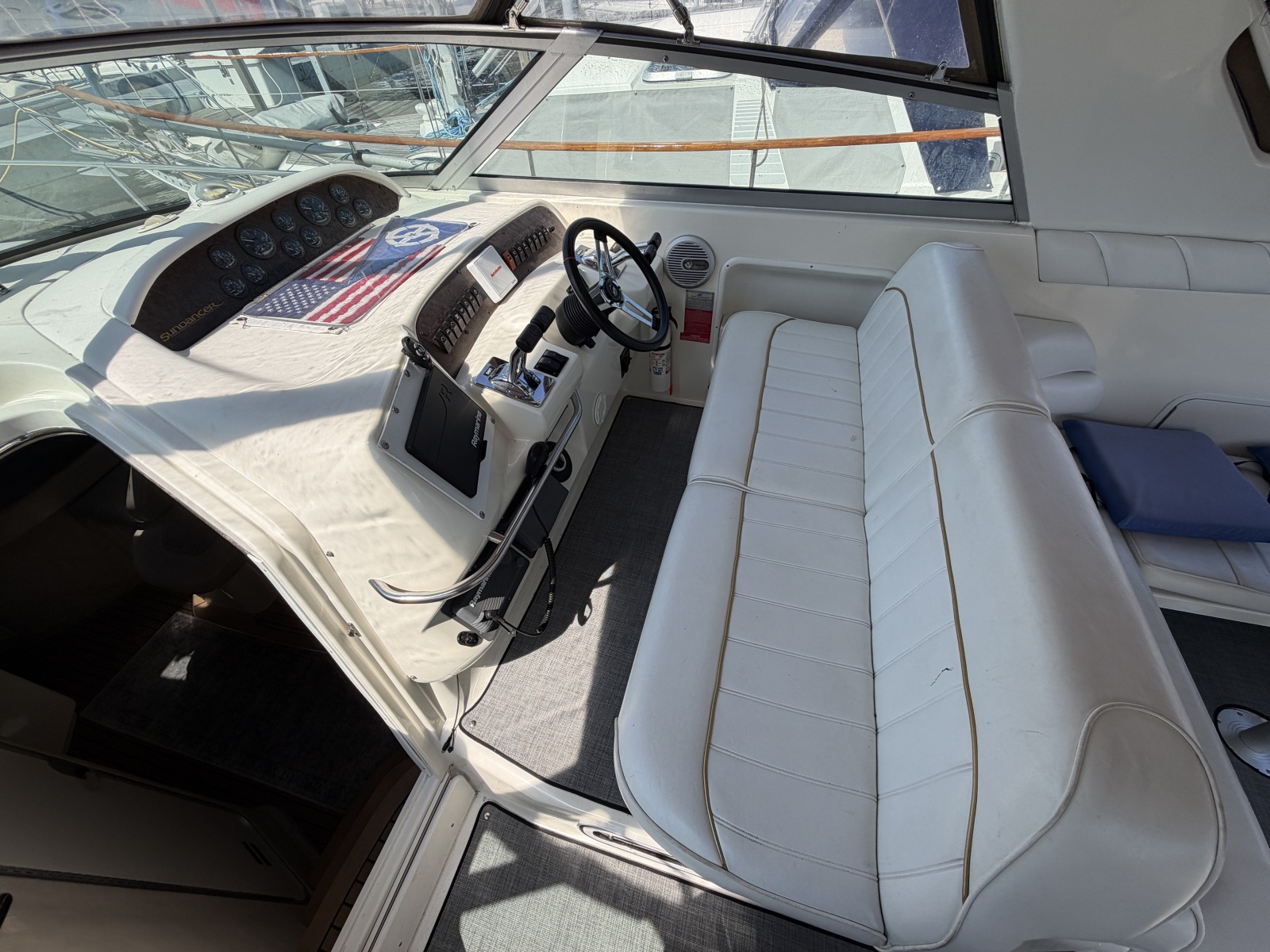 1996 Sea Ray 330 Sundancer