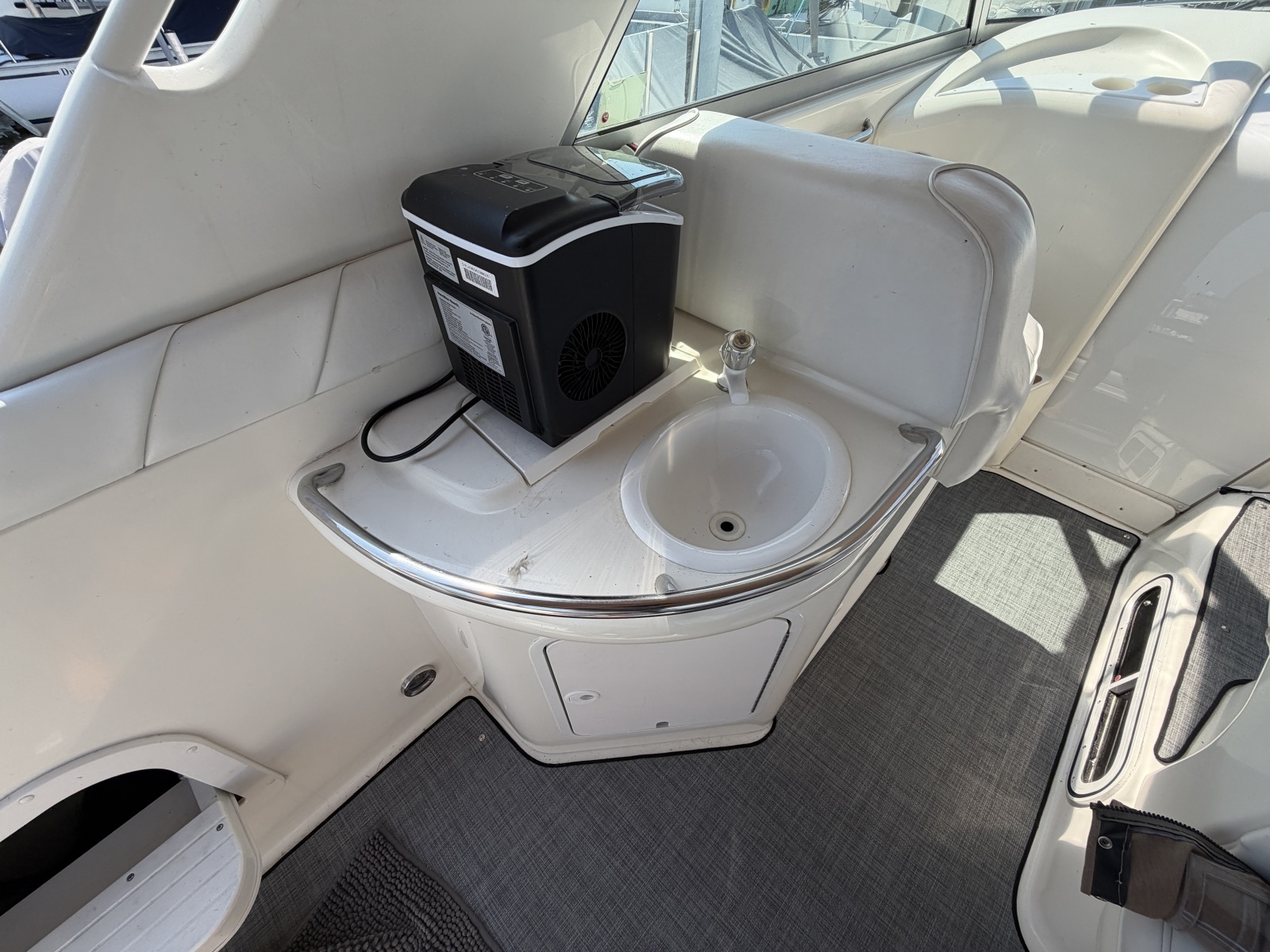 1996 Sea Ray 330 Sundancer