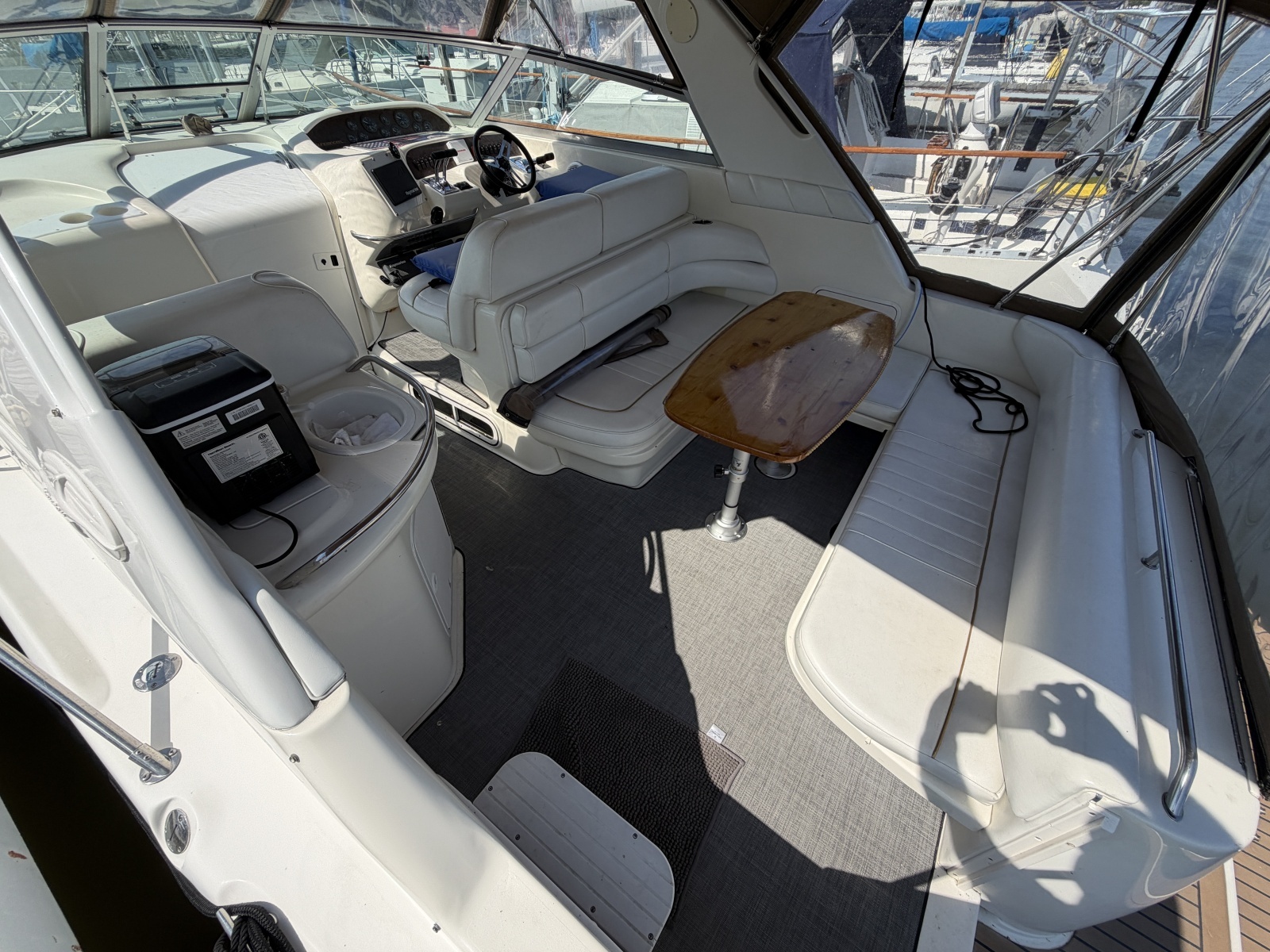 1996 Sea Ray 330 Sundancer