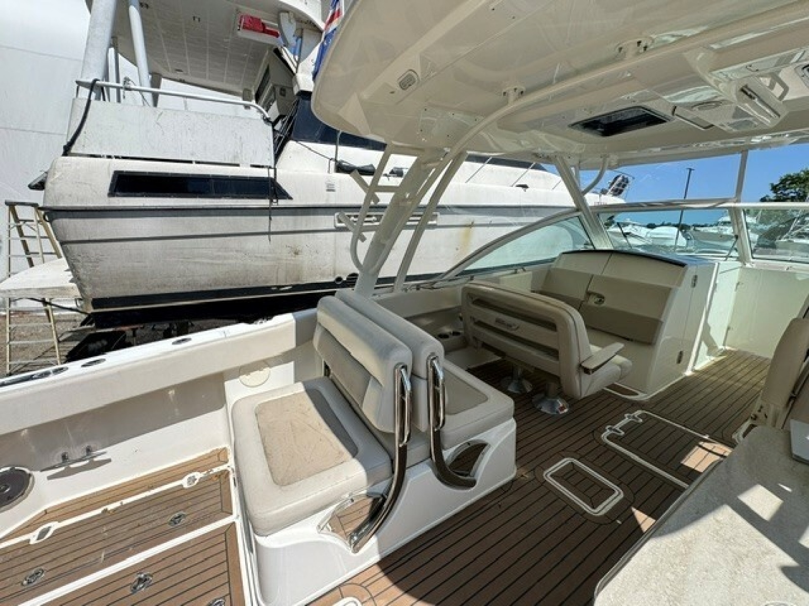 2018 Boston Whaler 320 Vantage