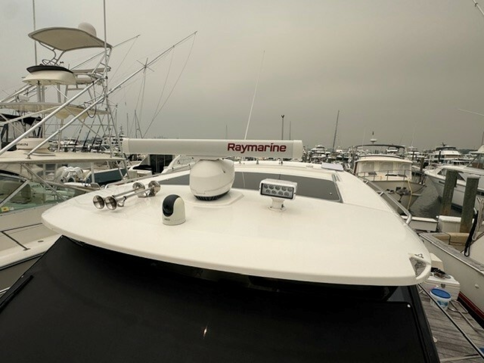 2021 Boston Whaler 405 Conques