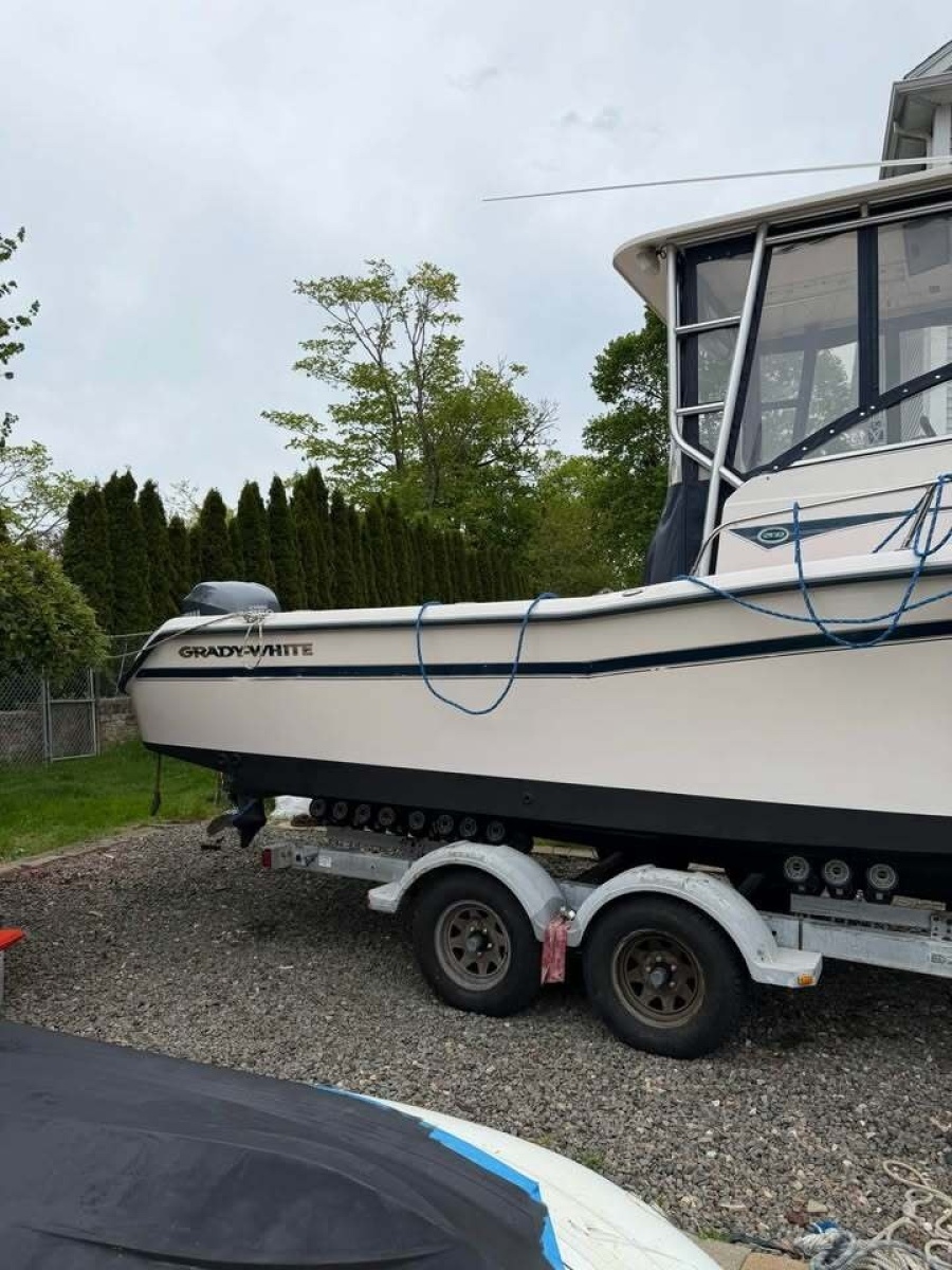 27ft Grady White Yacht For Sale