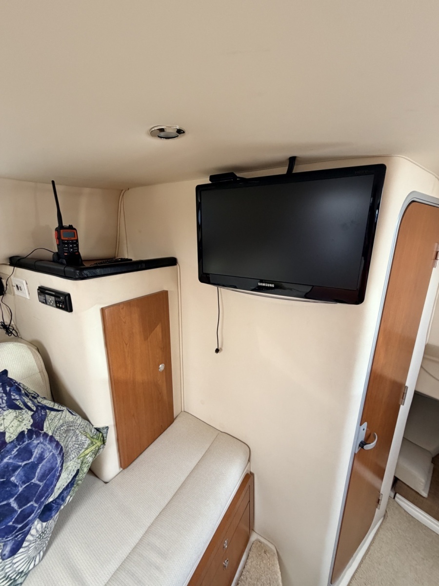 U n Me     30ft Wellcraft Yacht For Sale