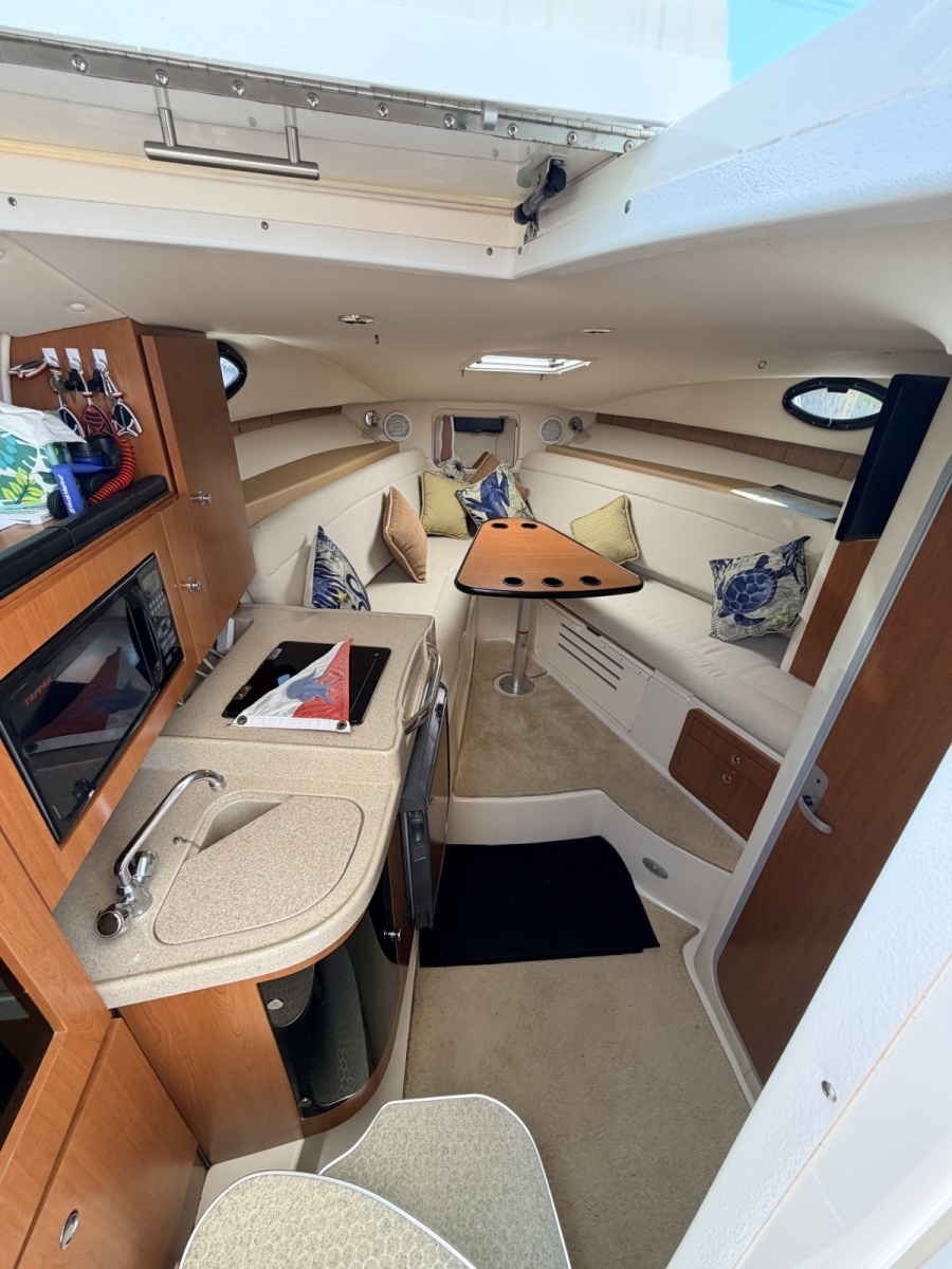 U n Me     30ft Wellcraft Yacht For Sale