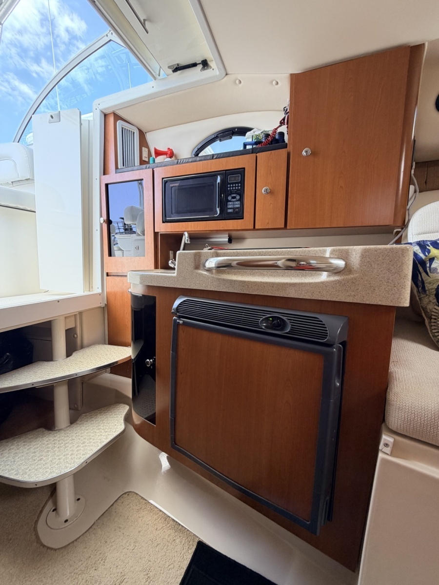 U n Me     30ft Wellcraft Yacht For Sale