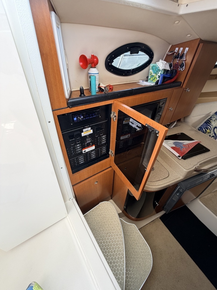 U n Me     30ft Wellcraft Yacht For Sale