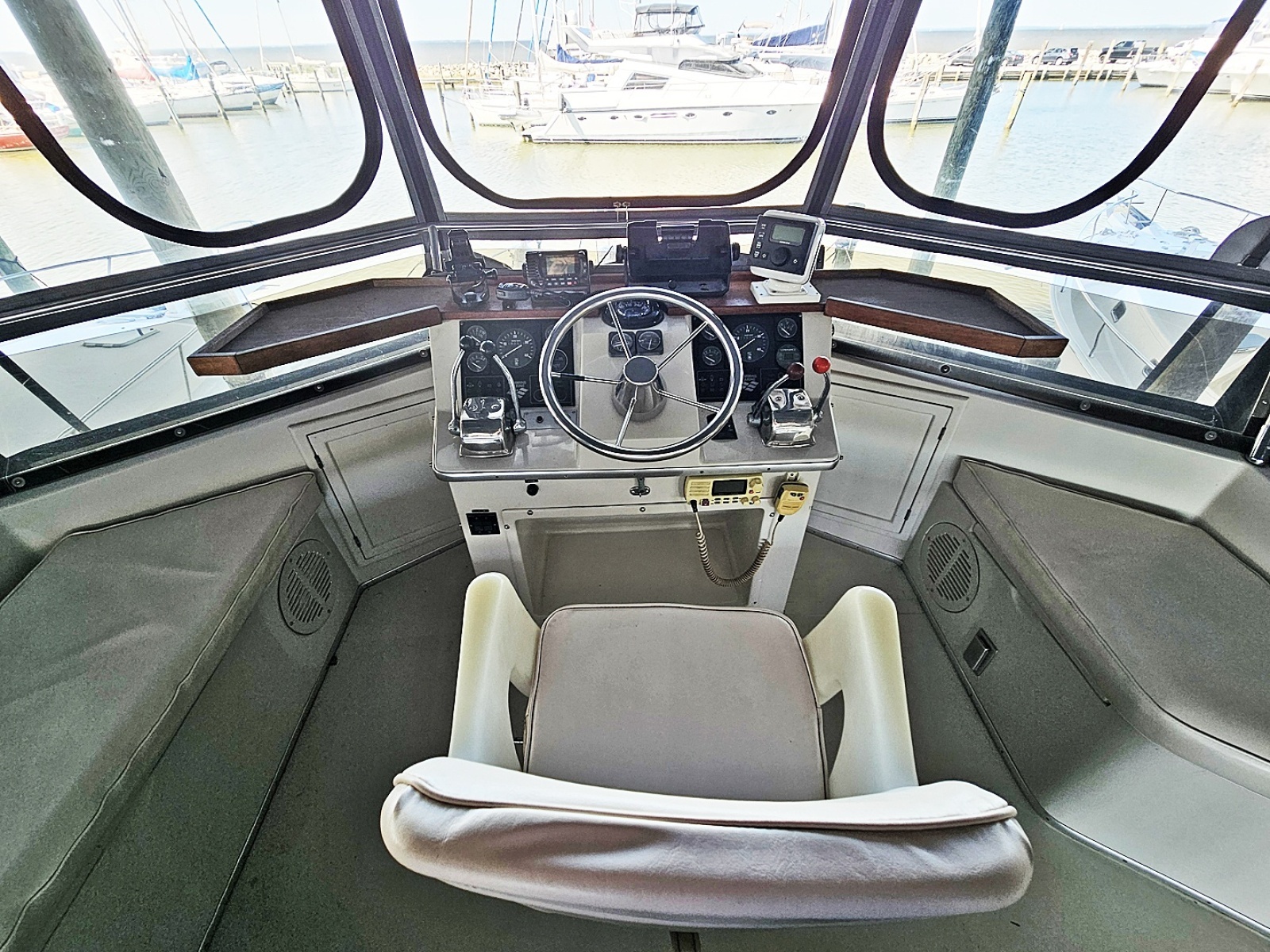 1988 President 37 Aft Cabin