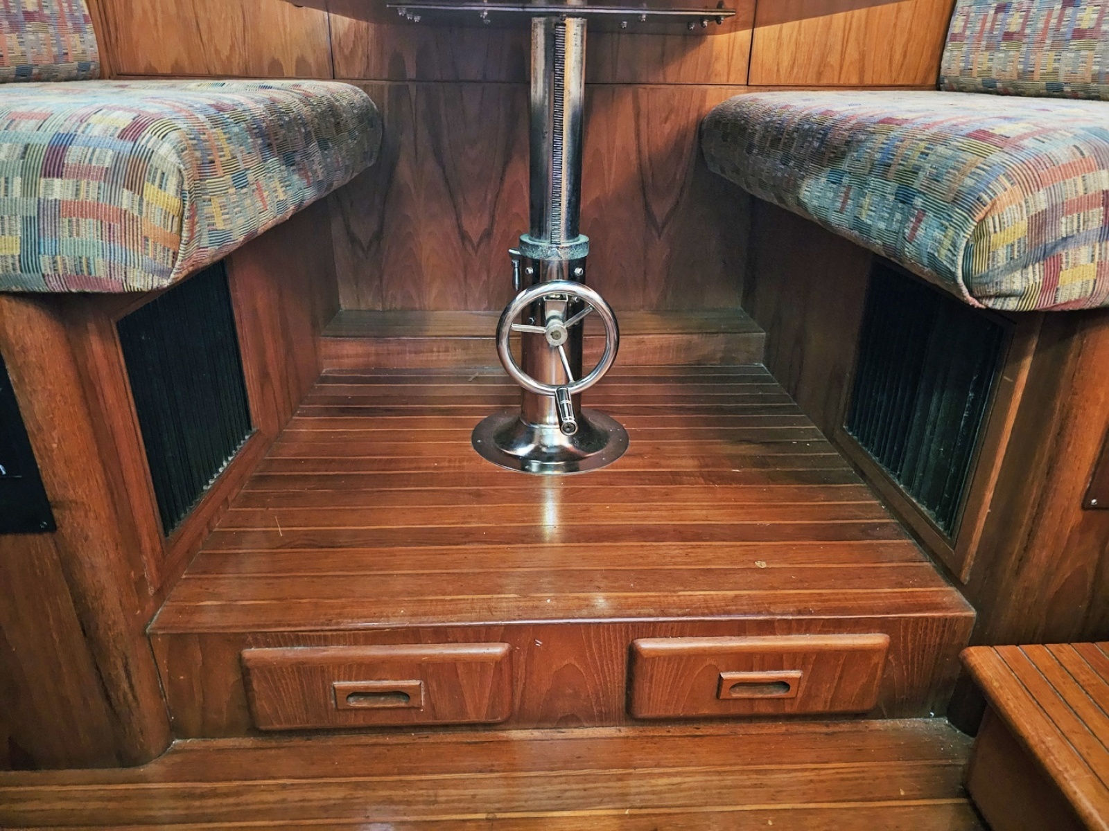 1988 President 37 Aft Cabin