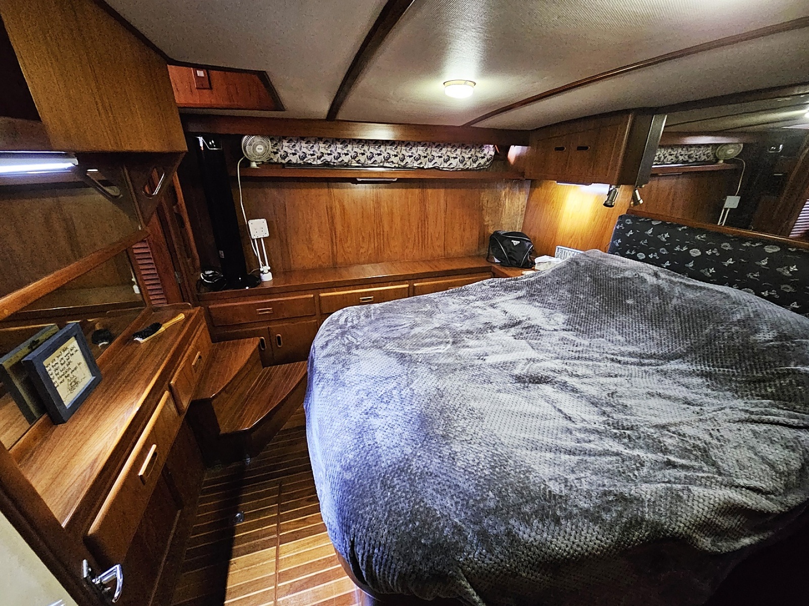 1988 President 37 Aft Cabin