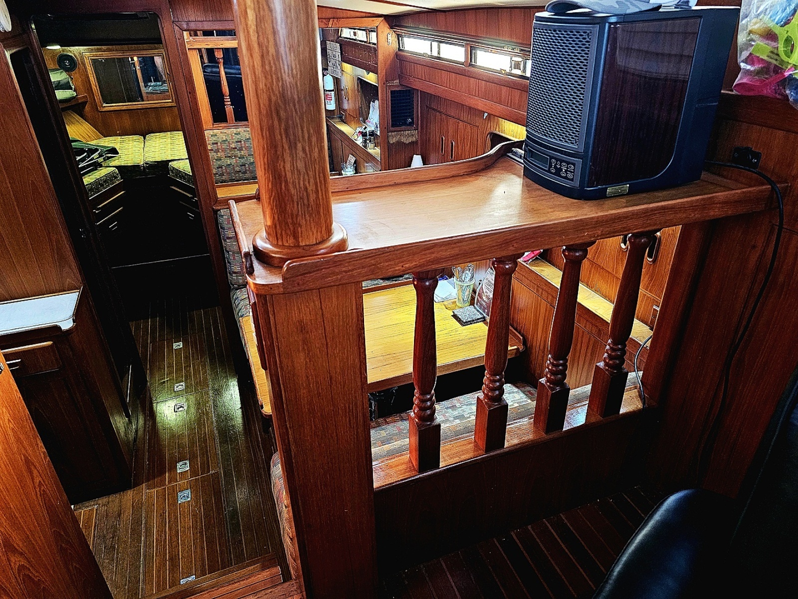 1988 President 37 Aft Cabin