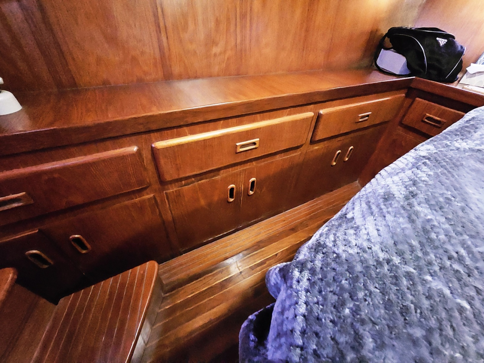 1988 President 37 Aft Cabin