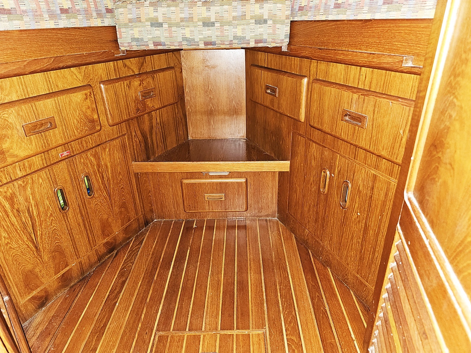 1988 President 37 Aft Cabin