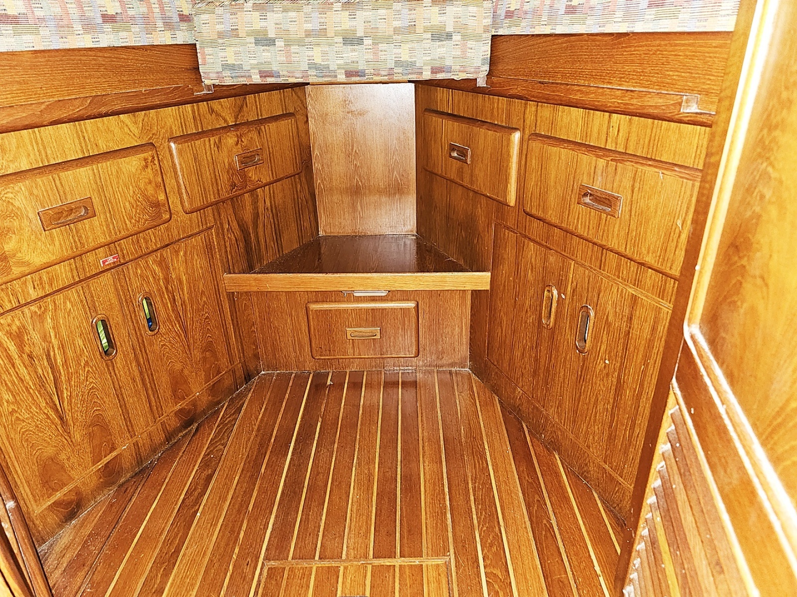 1988 President 37 Aft Cabin