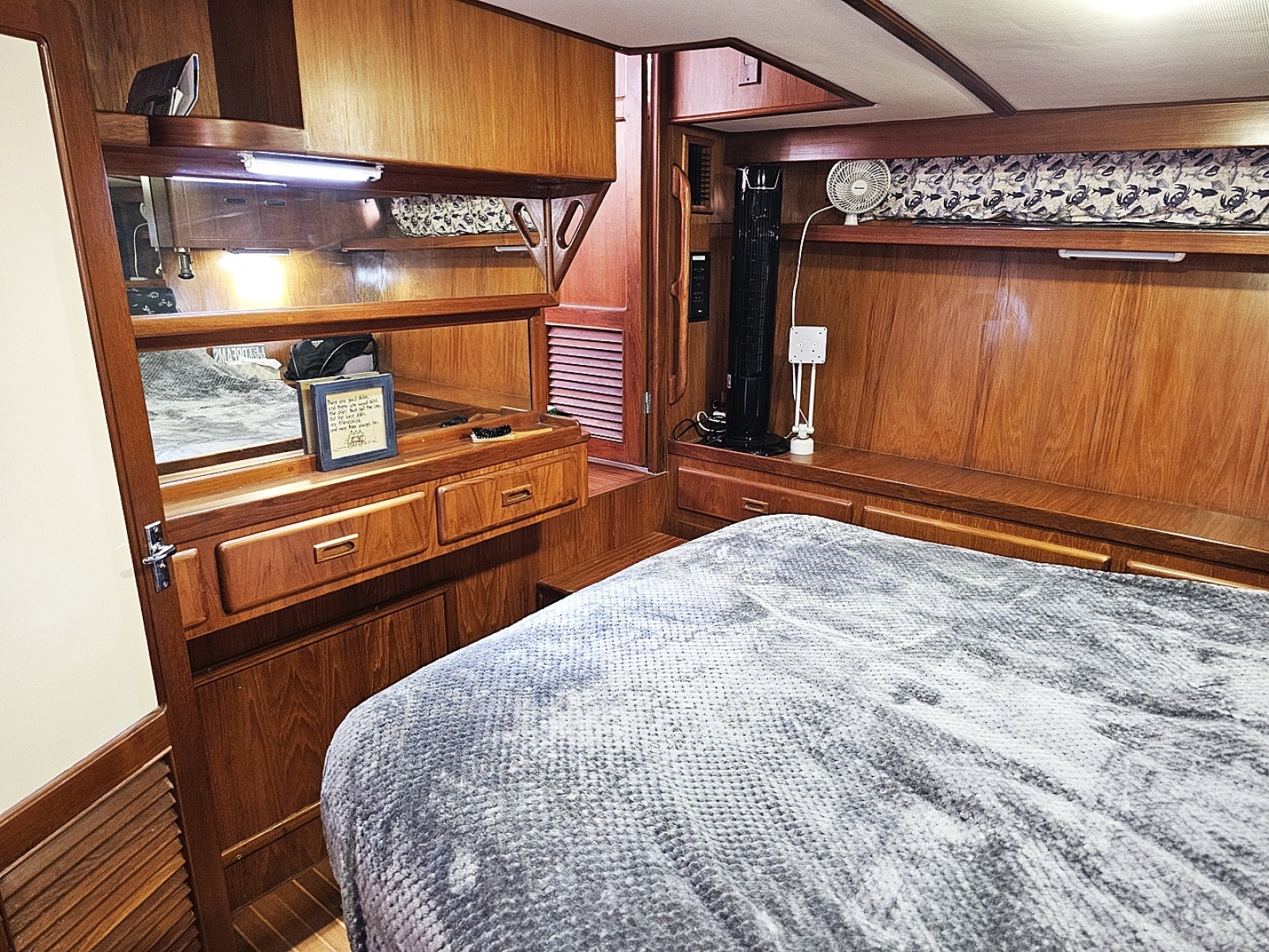 1988 President 37 Aft Cabin