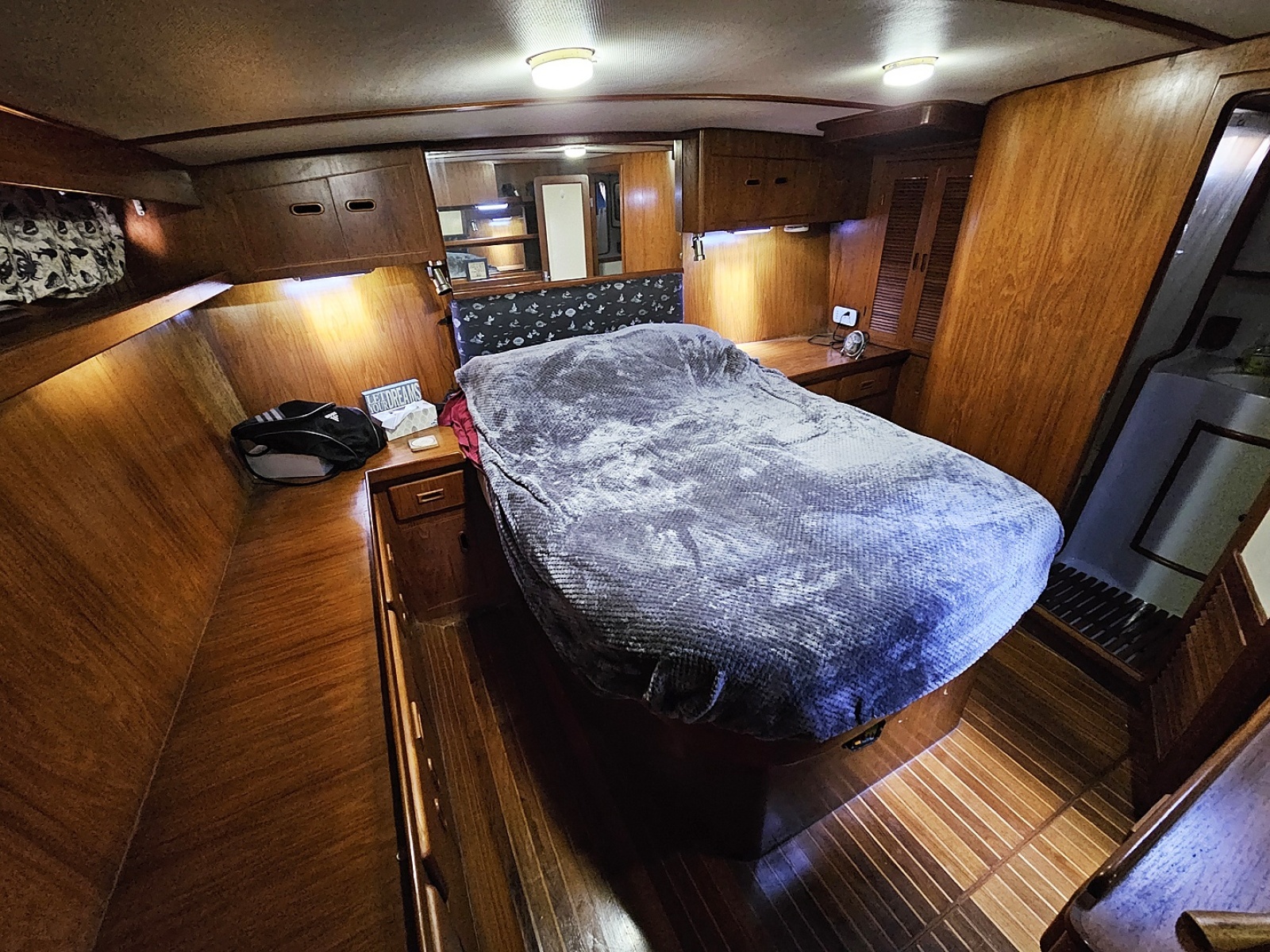 1988 President 37 Aft Cabin