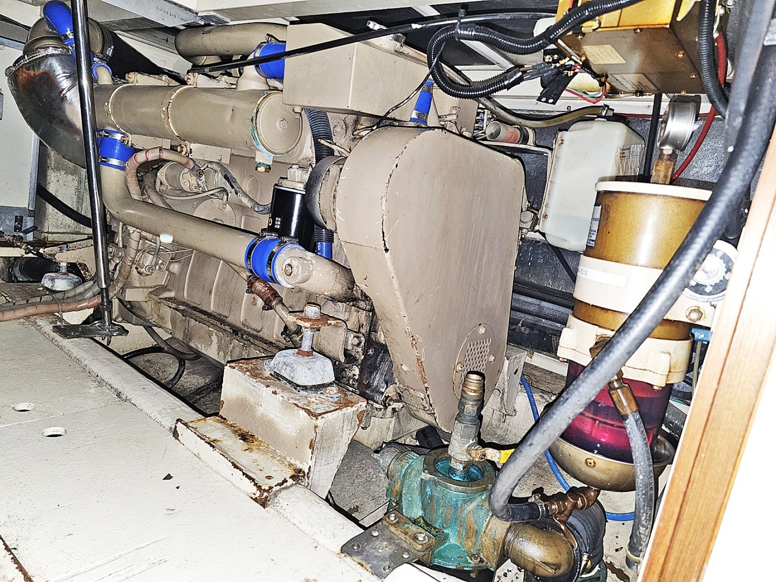1988 President 37 Aft Cabin